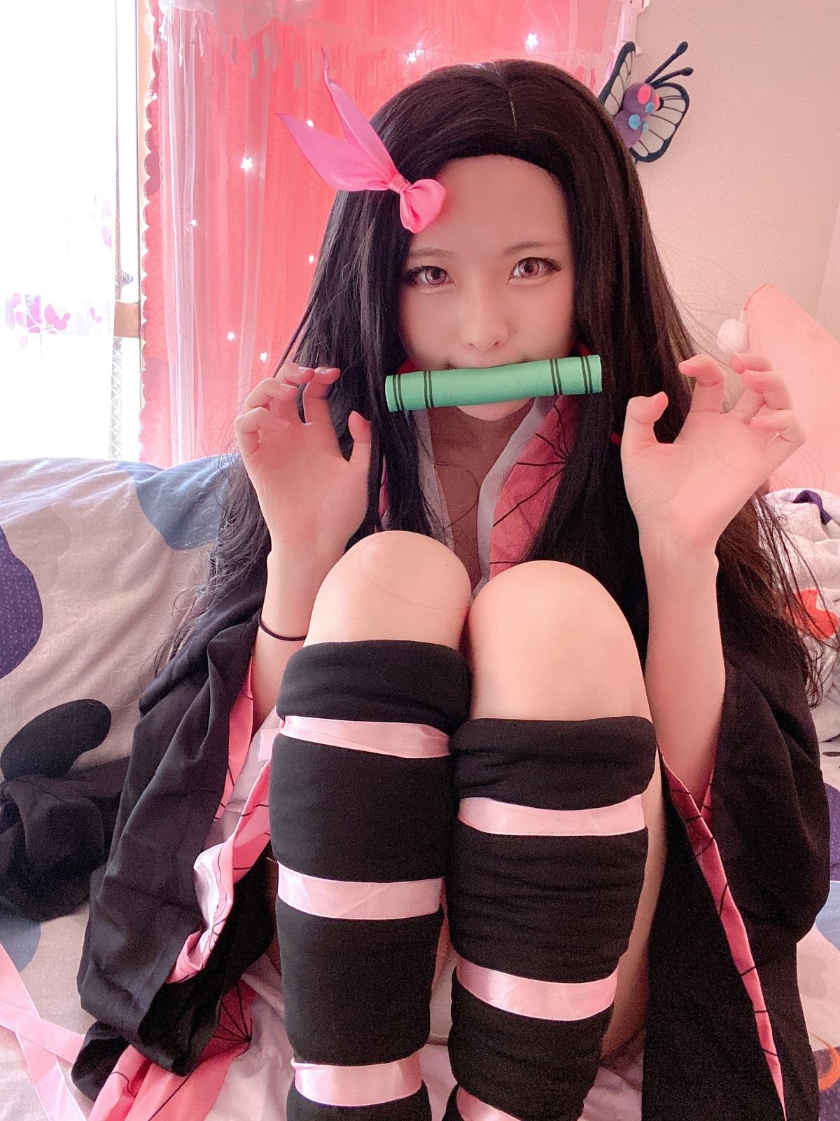 [cosplay] XidaiDai - Demon Slayer: Kimetsu no Yaiba Kamado Nezuko: Exposed Breasts, Sexy Legs, Large-Scale Recreation 32P2V