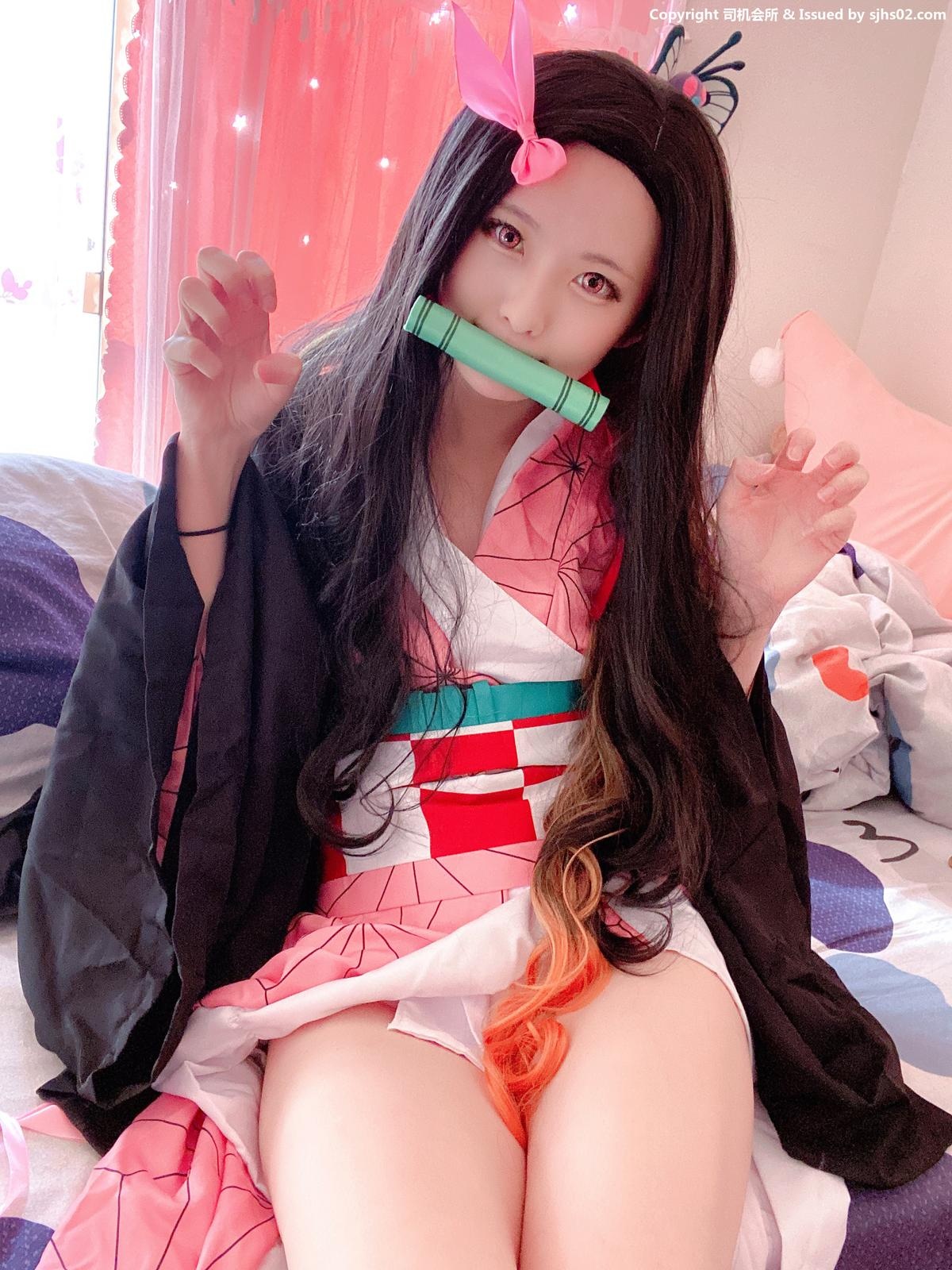 [cosplay] 习呆呆 - Thanh gươm diệt quỷ - Kamado Nezuko: tái hiện táo bạo với lộ điểm, chân đẹp 32P2V
