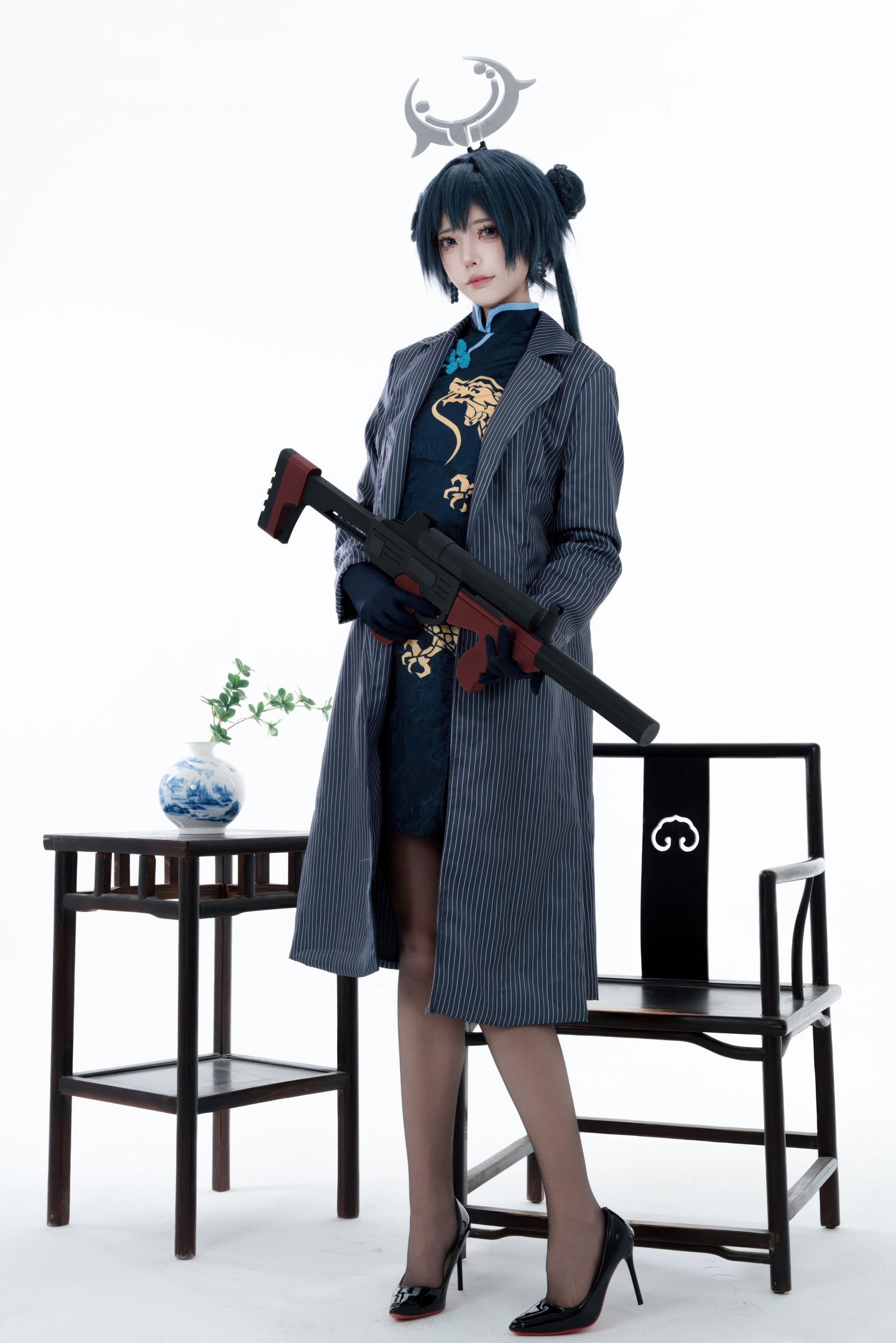 [cosplay] 君颜圆又圆 - 龙华妃咲: กี่เพ้าดำทอง ถุงน่องดำ อุปกรณ์ปืน ภาพเปิดเผยขนาดใหญ่ 153P3V