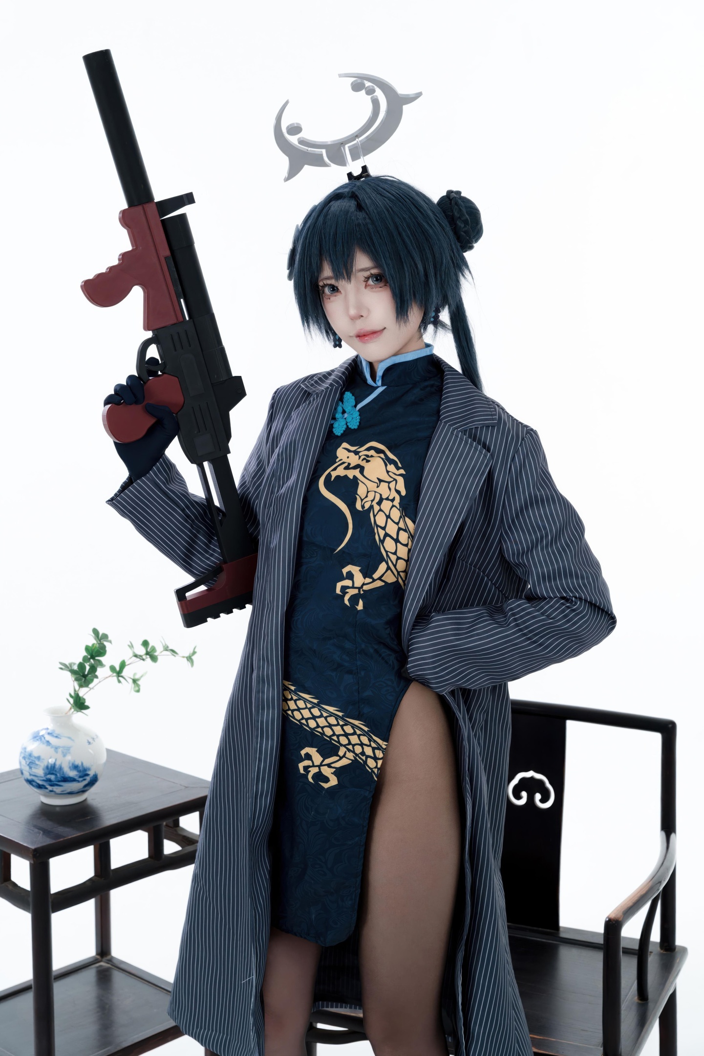 [cosplay] 君颜圆又圆 - 龙华妃咲: กี่เพ้าดำทอง ถุงน่องดำ อุปกรณ์ปืน ภาพเปิดเผยขนาดใหญ่ 153P3V
