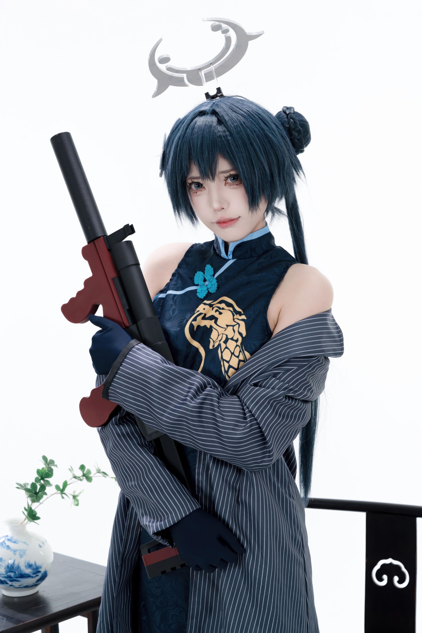 [cosplay] 君颜圆又圆 - 龙华妃咲: กี่เพ้าดำทอง ถุงน่องดำ อุปกรณ์ปืน ภาพเปิดเผยขนาดใหญ่ 153P3V