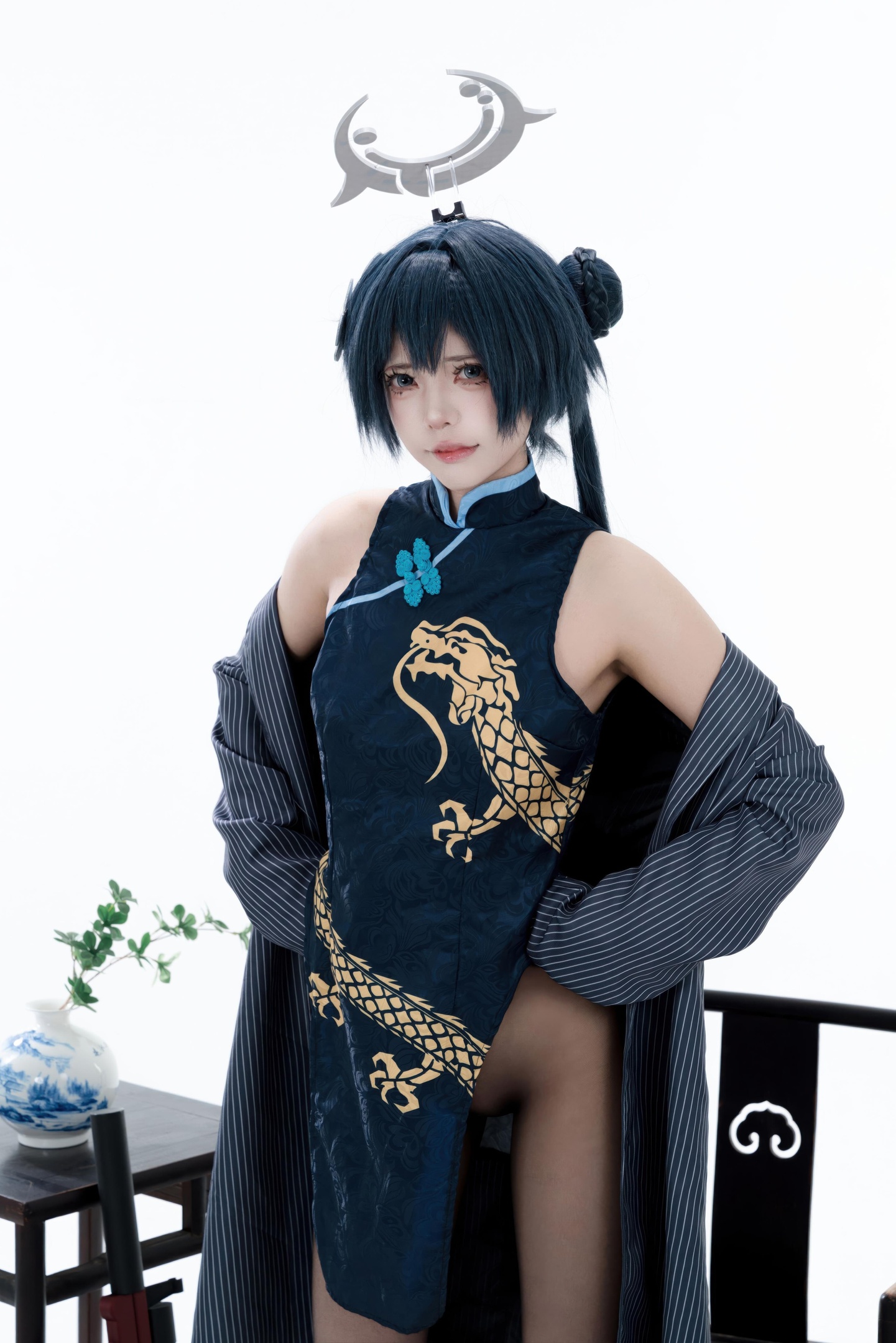 [cosplay] 君颜圆又圆 - 龙华妃咲: กี่เพ้าดำทอง ถุงน่องดำ อุปกรณ์ปืน ภาพเปิดเผยขนาดใหญ่ 153P3V