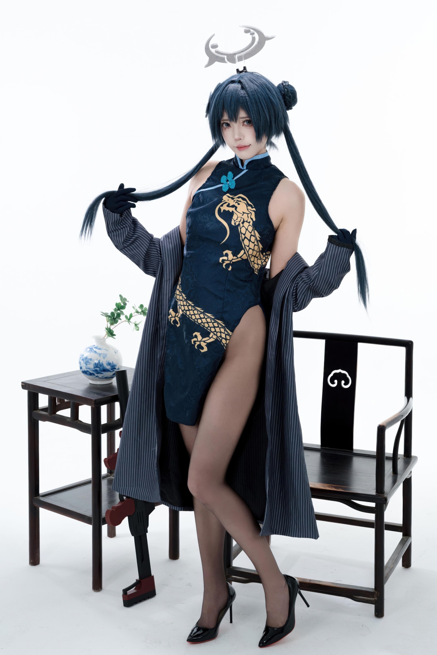 [cosplay] 君颜圆又圆 - 龙华妃咲: กี่เพ้าดำทอง ถุงน่องดำ อุปกรณ์ปืน ภาพเปิดเผยขนาดใหญ่ 153P3V