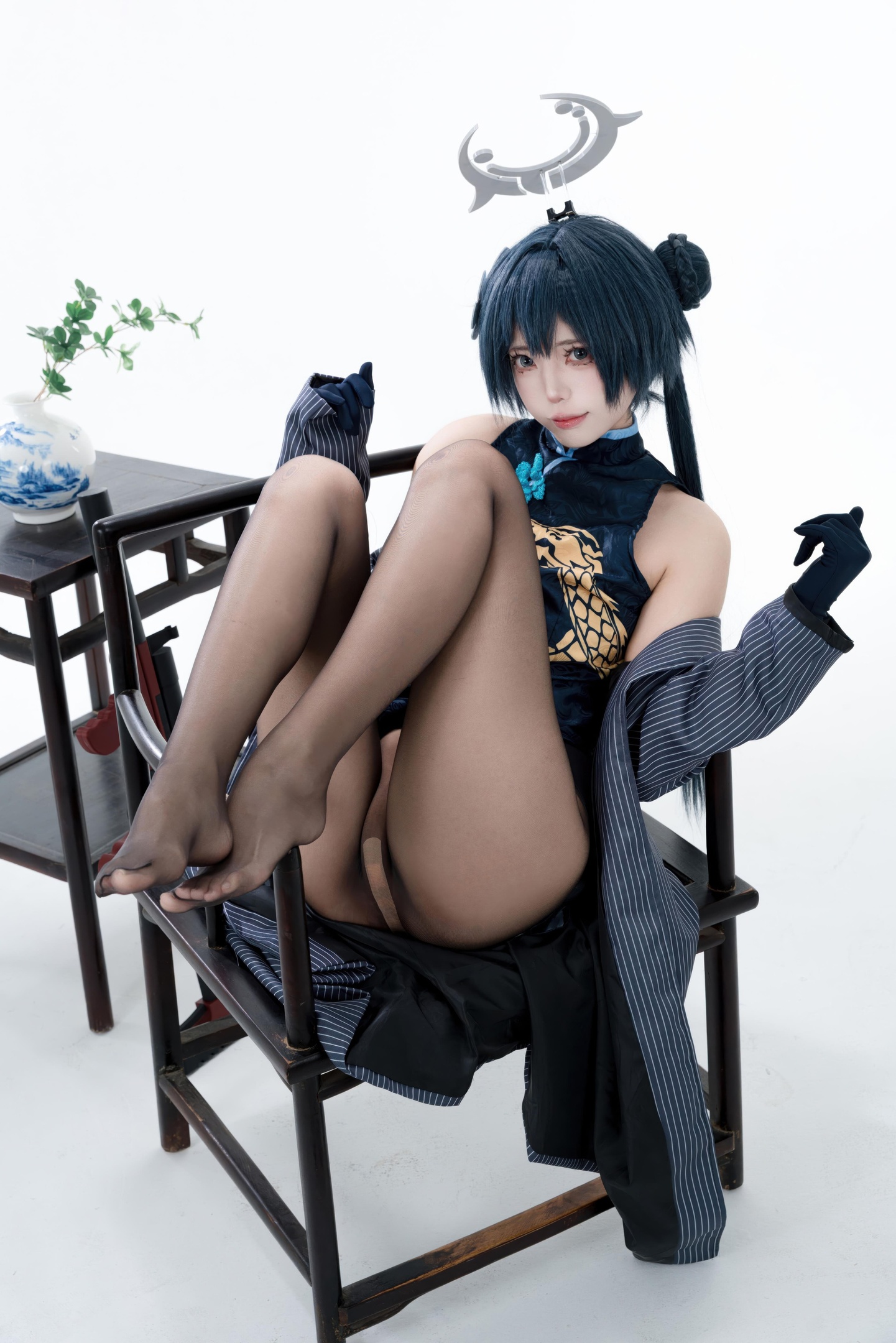 [cosplay] 君颜圆又圆 - 龙华妃咲: กี่เพ้าดำทอง ถุงน่องดำ อุปกรณ์ปืน ภาพเปิดเผยขนาดใหญ่ 153P3V