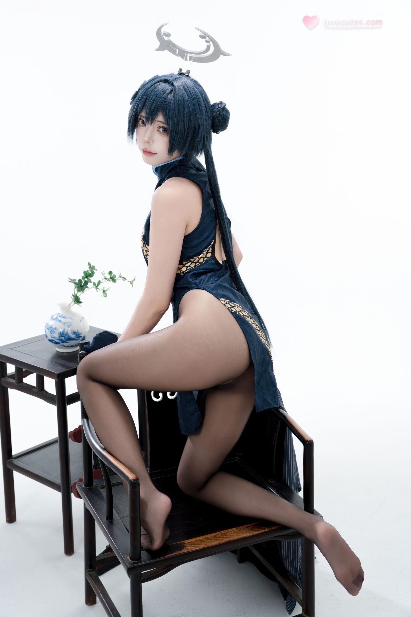 [cosplay] 君颜圆又圆 - 龙华妃咲：블랙 골드 치파오 검은 스타킹 총기 소품 대담한 노출 153P3V