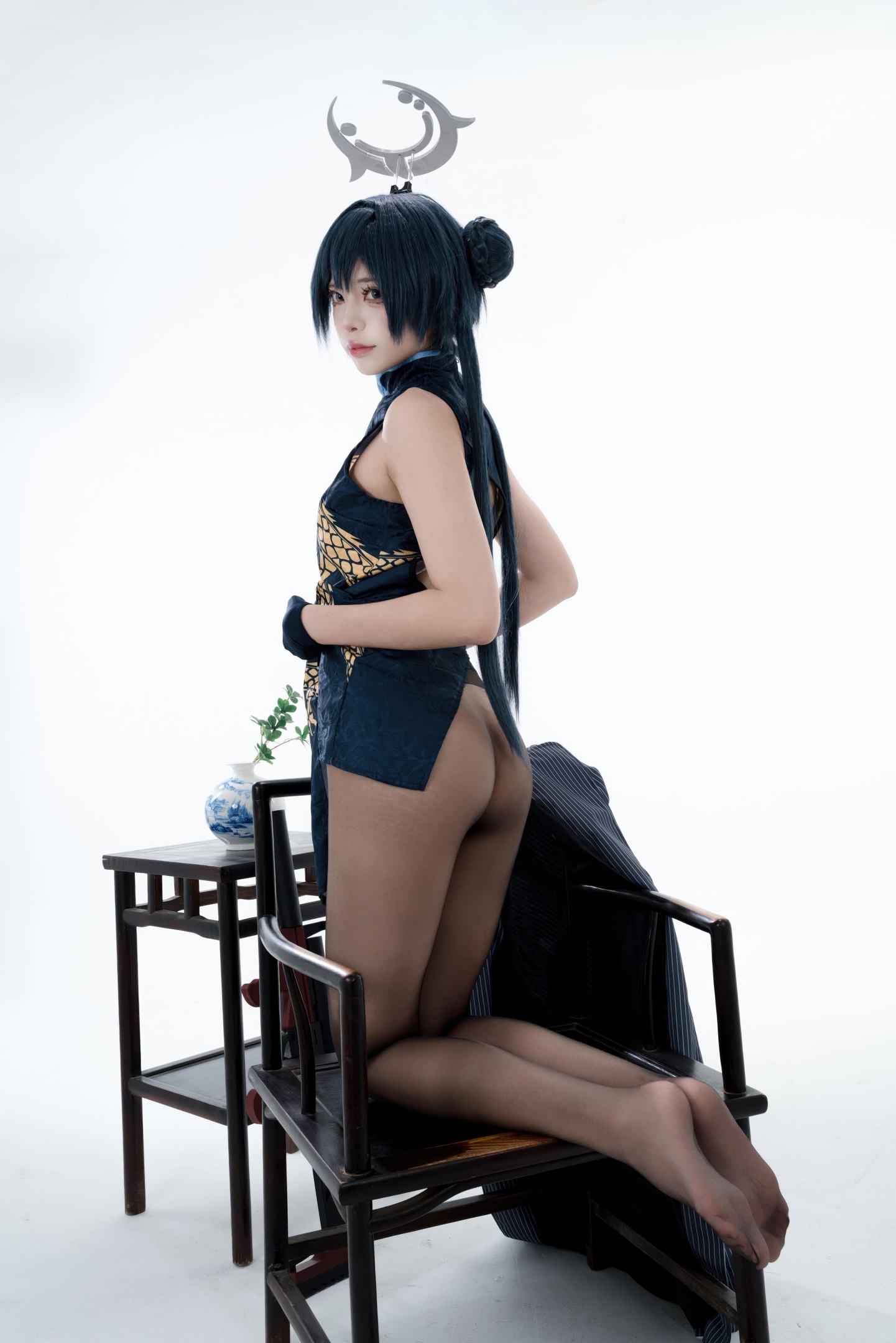 [cosplay] 君颜圆又圆 - 龙华妃咲：블랙 골드 치파오 검은 스타킹 총기 소품 대담한 노출 153P3V