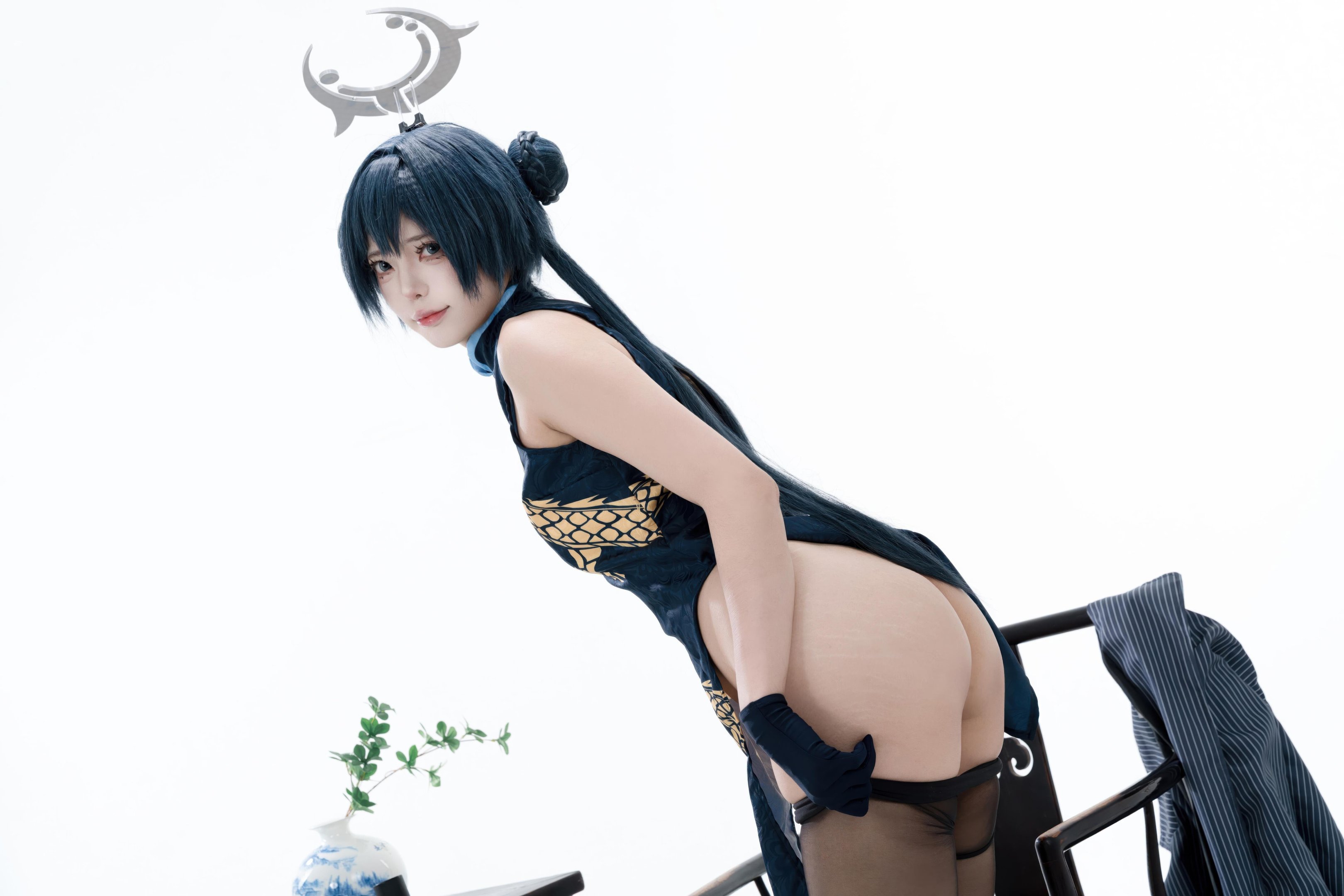 [cosplay] 君颜圆又圆 - 龙华妃咲：블랙 골드 치파오 검은 스타킹 총기 소품 대담한 노출 153P3V