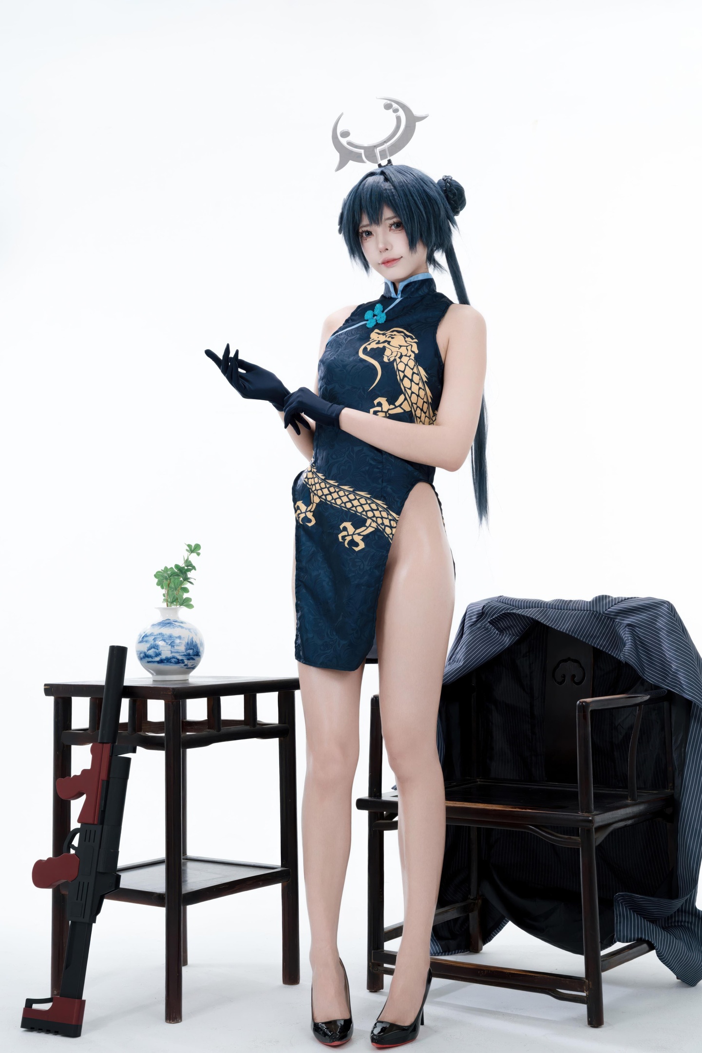 [cosplay] 君颜圆又圆 - 龙华妃咲：블랙 골드 치파오 검은 스타킹 총기 소품 대담한 노출 153P3V
