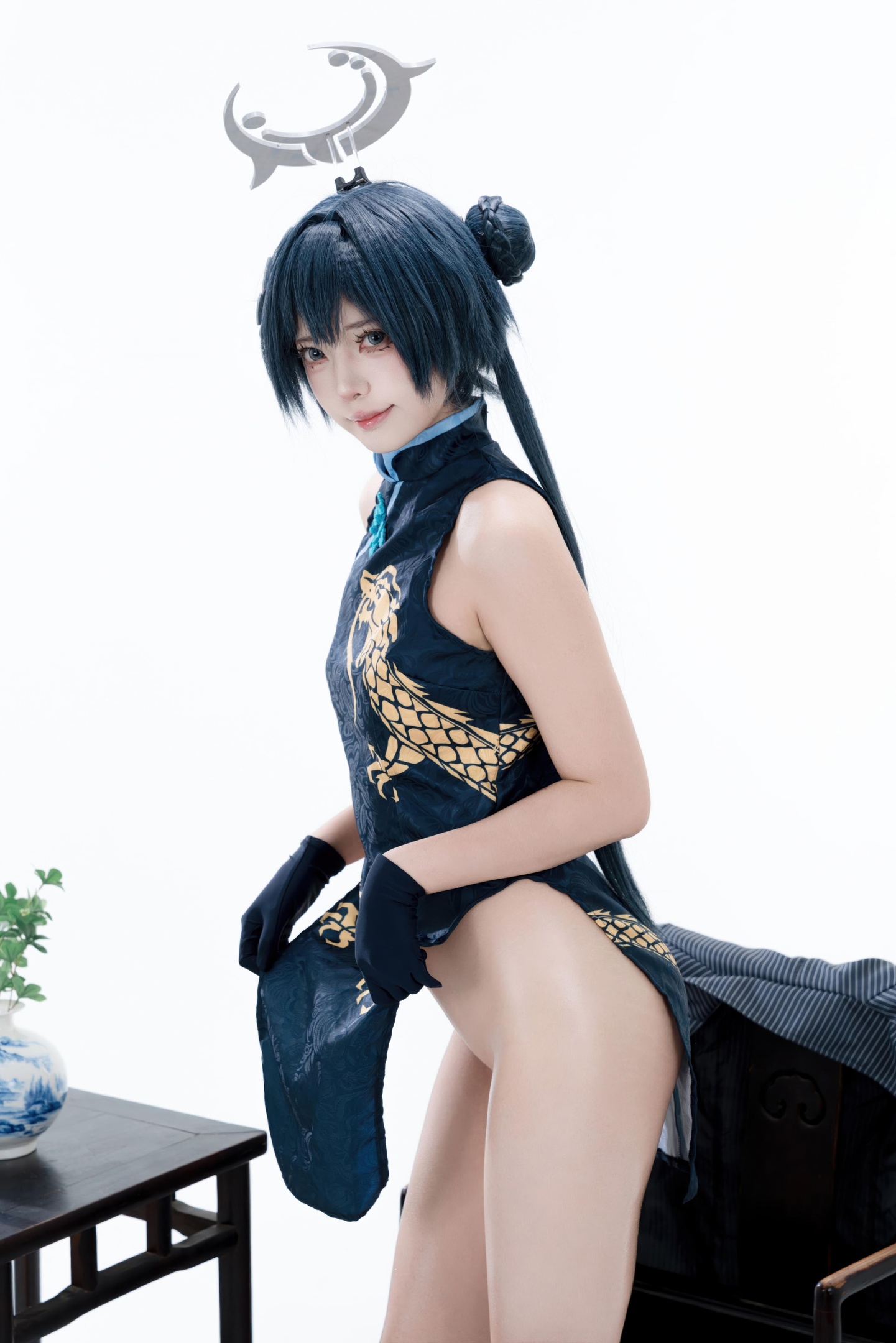[cosplay] 君颜圆又圆 - 龙华妃咲：블랙 골드 치파오 검은 스타킹 총기 소품 대담한 노출 153P3V