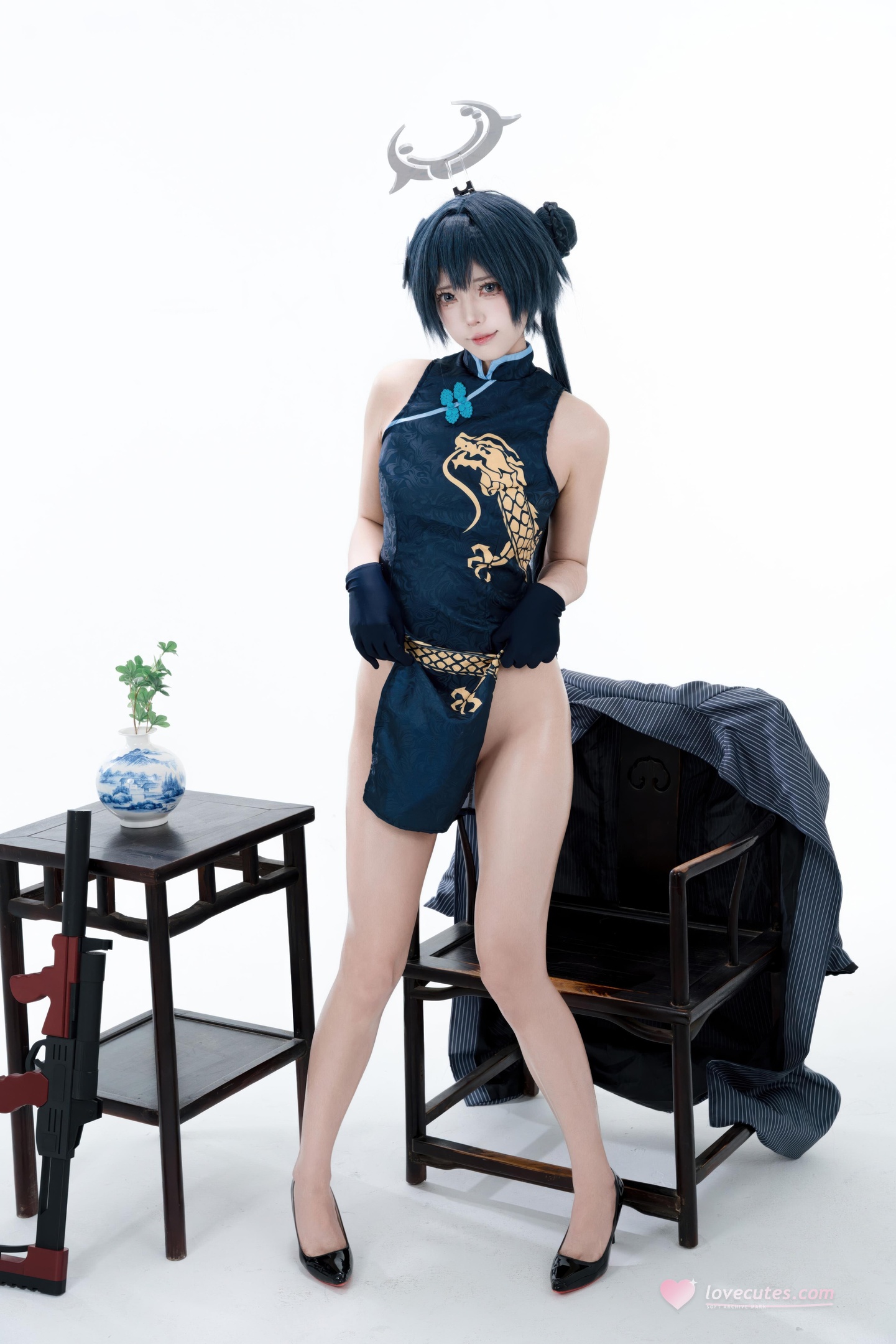 [cosplay] 君颜圆又圆 - 龙华妃咲：블랙 골드 치파오 검은 스타킹 총기 소품 대담한 노출 153P3V
