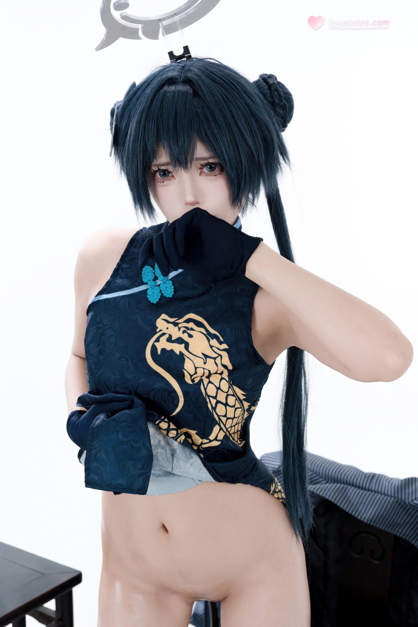 [cosplay] 君颜圆又圆 - 龙华妃咲：블랙 골드 치파오 검은 스타킹 총기 소품 대담한 노출 153P3V