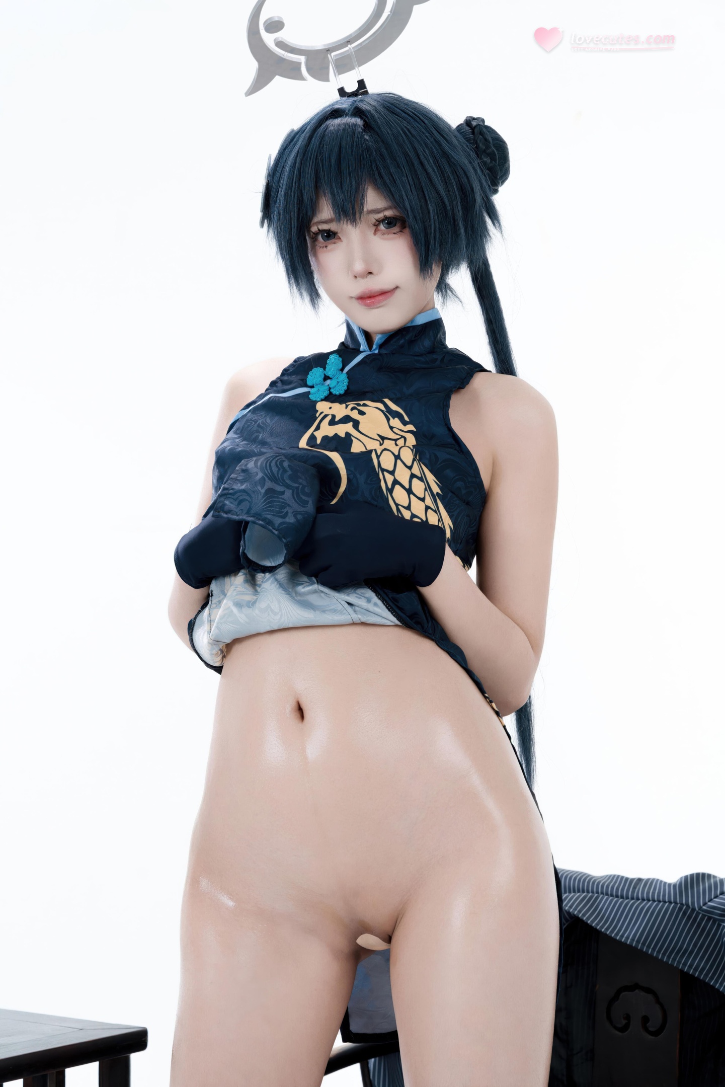 [cosplay] 君颜圆又圆 - 龙华妃咲：블랙 골드 치파오 검은 스타킹 총기 소품 대담한 노출 153P3V