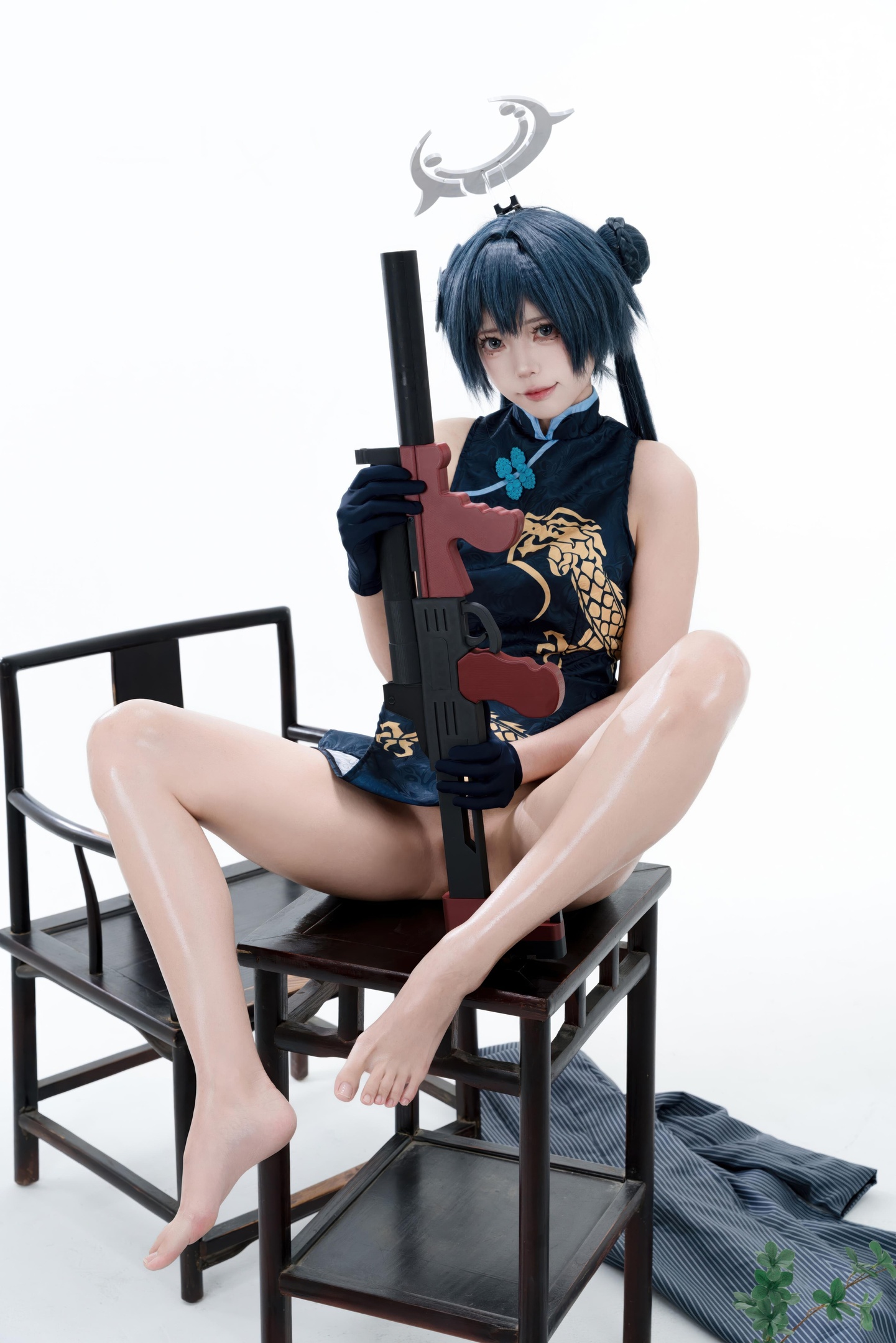 [cosplay] 君颜圆又圆 - 龙华妃咲: กี่เพ้าดำทอง ถุงน่องดำ อุปกรณ์ปืน ภาพเปิดเผยขนาดใหญ่ 153P3V