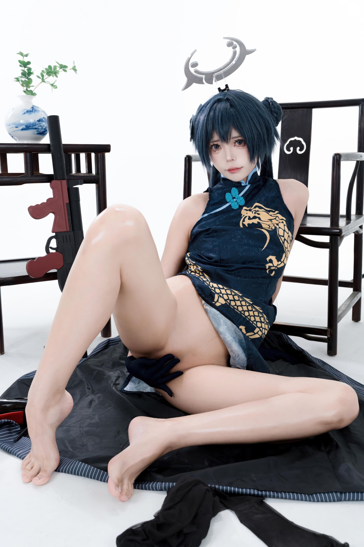 [cosplay] 君颜圆又圆 - 龙华妃咲: กี่เพ้าดำทอง ถุงน่องดำ อุปกรณ์ปืน ภาพเปิดเผยขนาดใหญ่ 153P3V