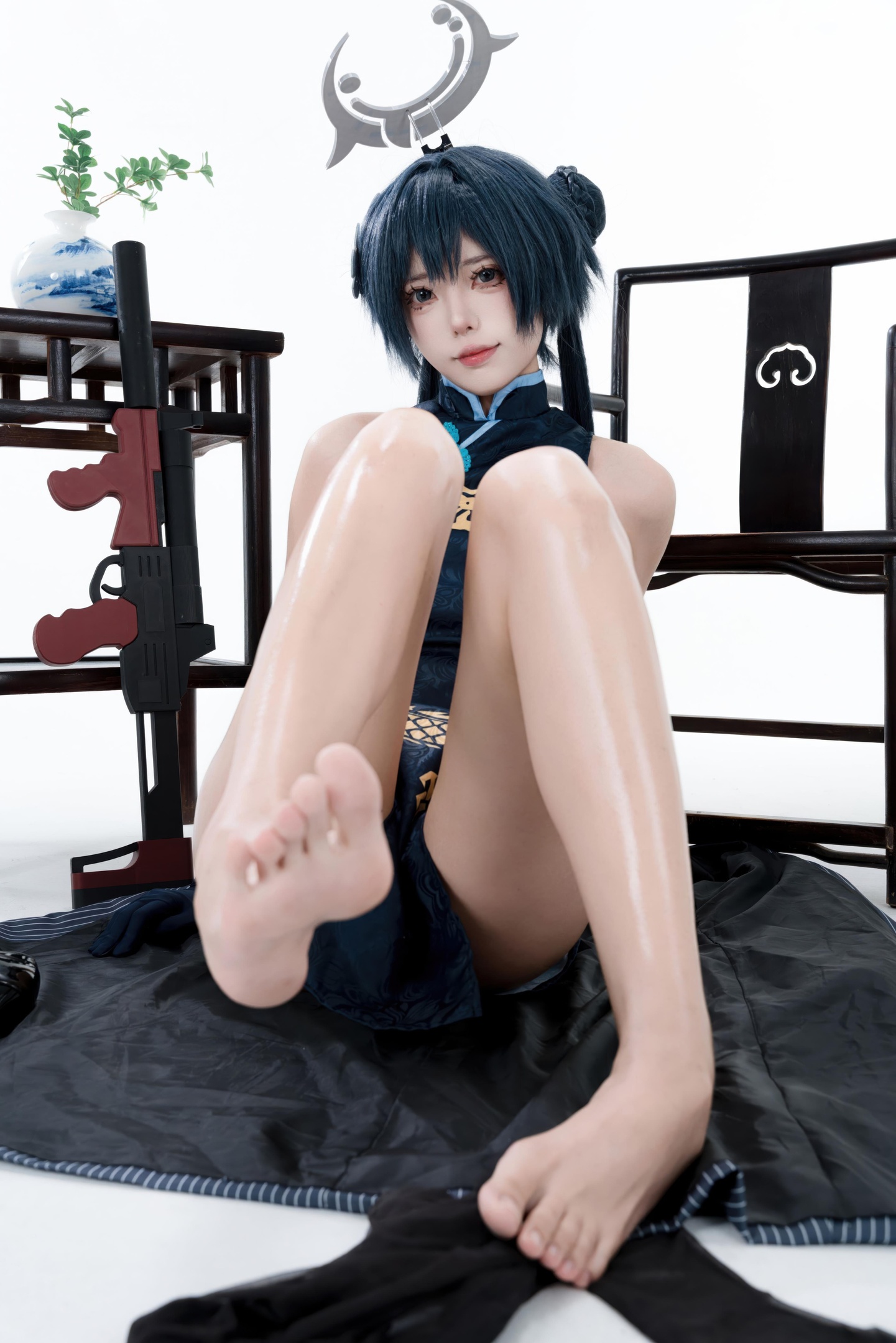 [cosplay] 君颜圆又圆 - 龙华妃咲: กี่เพ้าดำทอง ถุงน่องดำ อุปกรณ์ปืน ภาพเปิดเผยขนาดใหญ่ 153P3V
