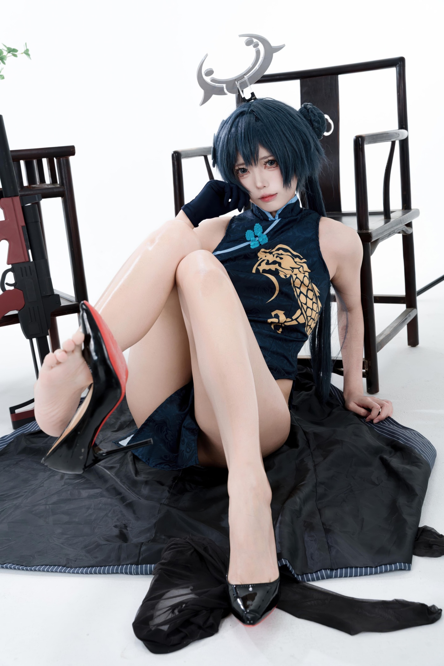 [cosplay] 君颜圆又圆 - 龙华妃咲: กี่เพ้าดำทอง ถุงน่องดำ อุปกรณ์ปืน ภาพเปิดเผยขนาดใหญ่ 153P3V