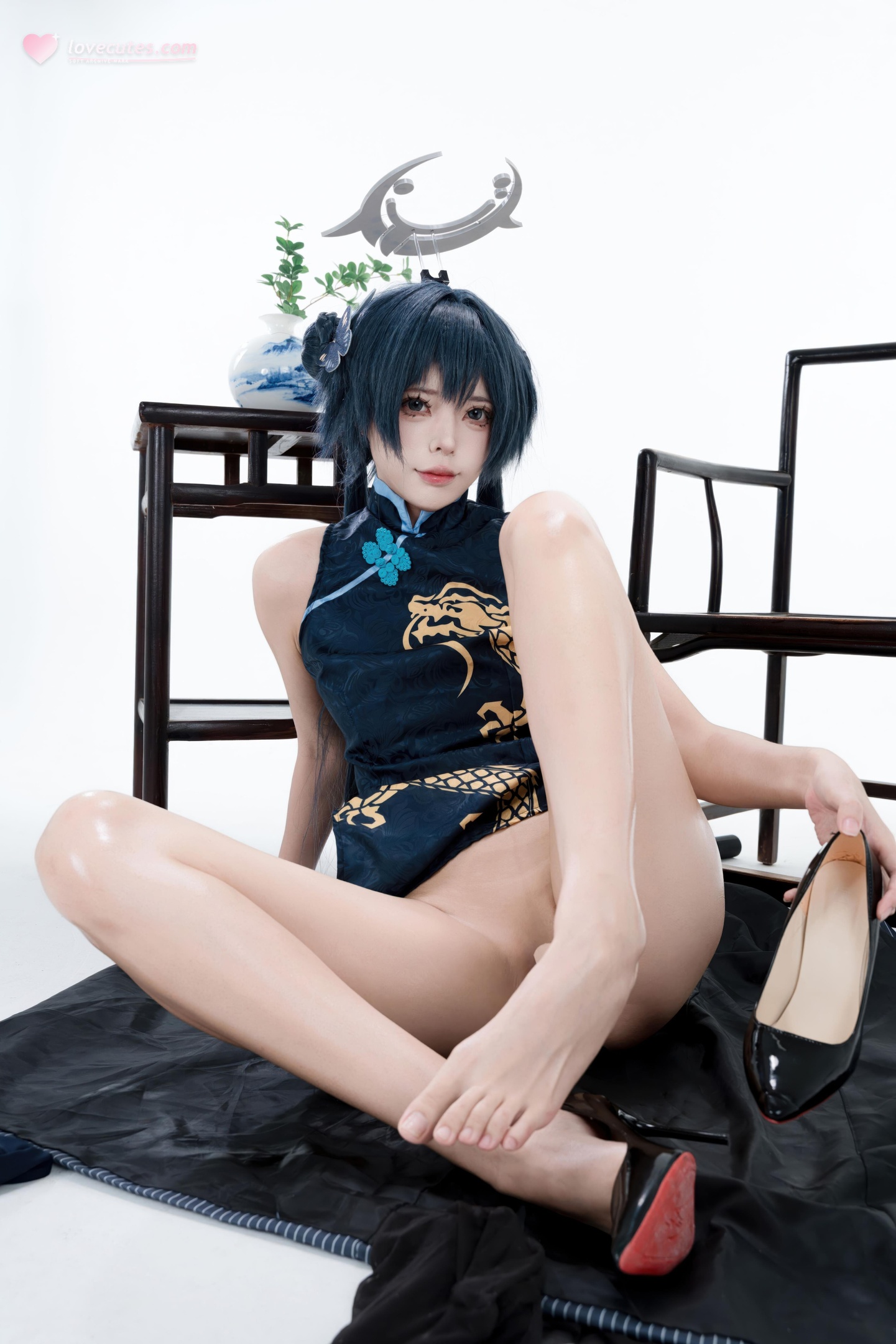 [cosplay] 君颜圆又圆 - 龙华妃咲: กี่เพ้าดำทอง ถุงน่องดำ อุปกรณ์ปืน ภาพเปิดเผยขนาดใหญ่ 153P3V