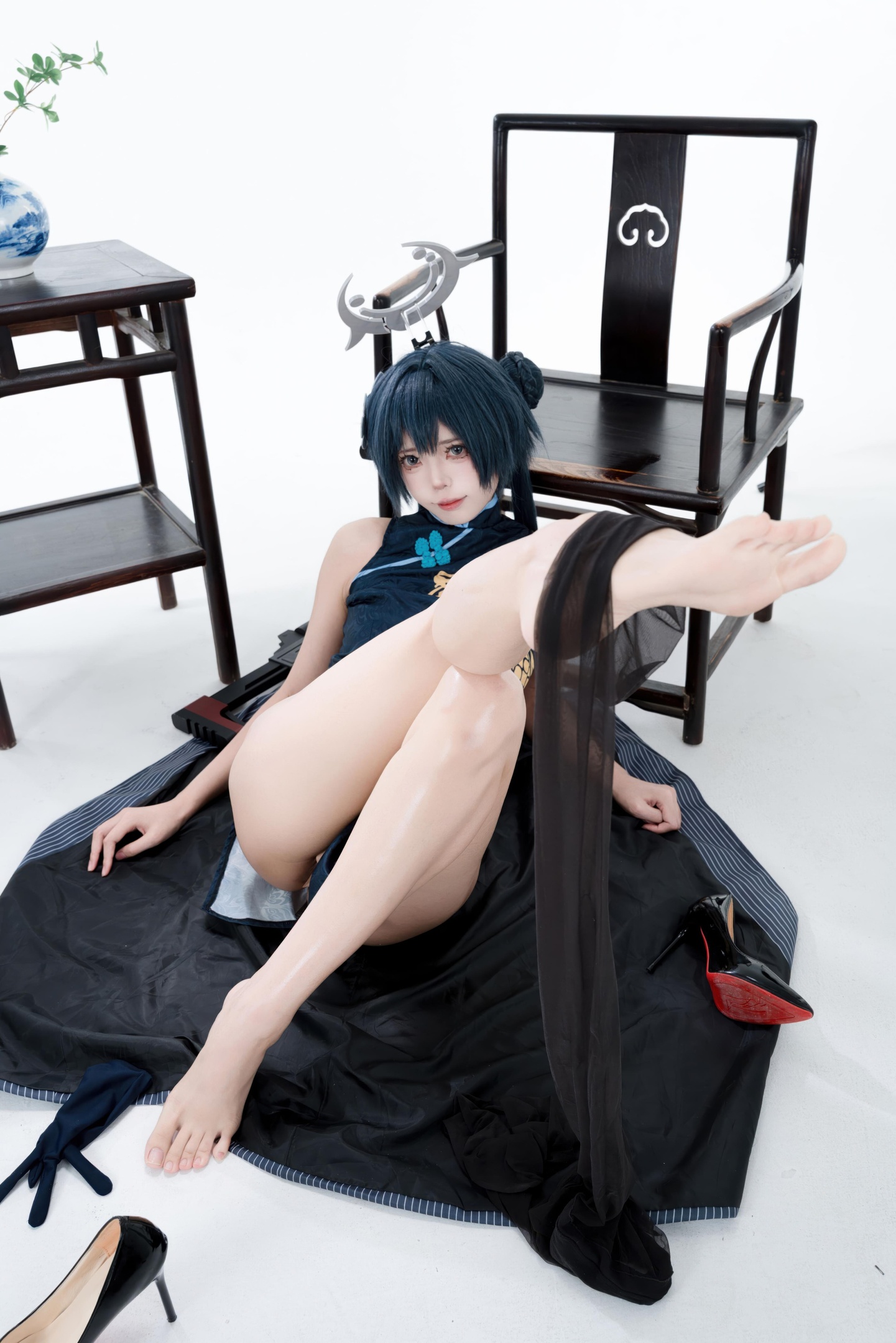 [cosplay] 君颜圆又圆 - 龙华妃咲: กี่เพ้าดำทอง ถุงน่องดำ อุปกรณ์ปืน ภาพเปิดเผยขนาดใหญ่ 153P3V