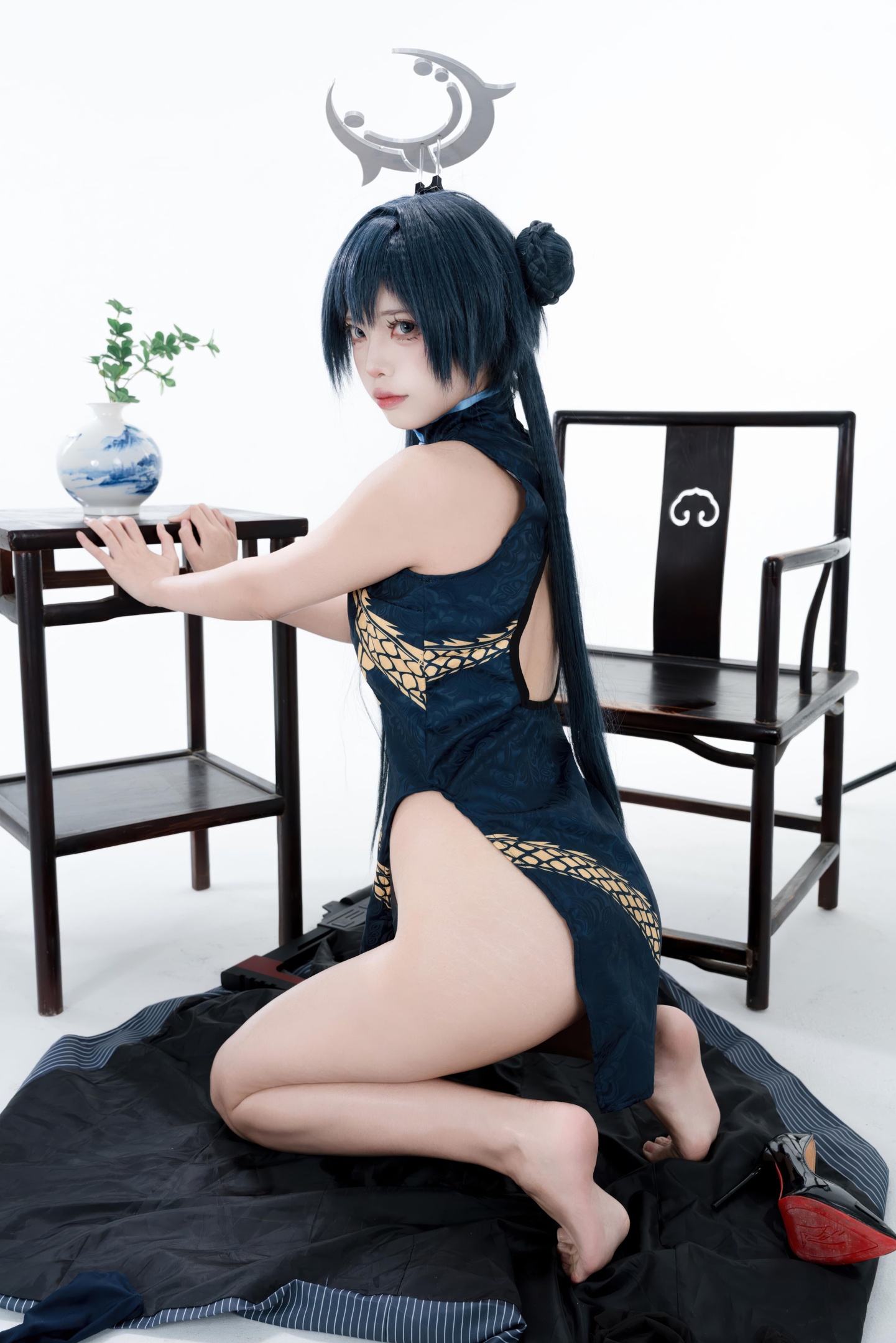 [cosplay] 君颜圆又圆 - 龙华妃咲: กี่เพ้าดำทอง ถุงน่องดำ อุปกรณ์ปืน ภาพเปิดเผยขนาดใหญ่ 153P3V