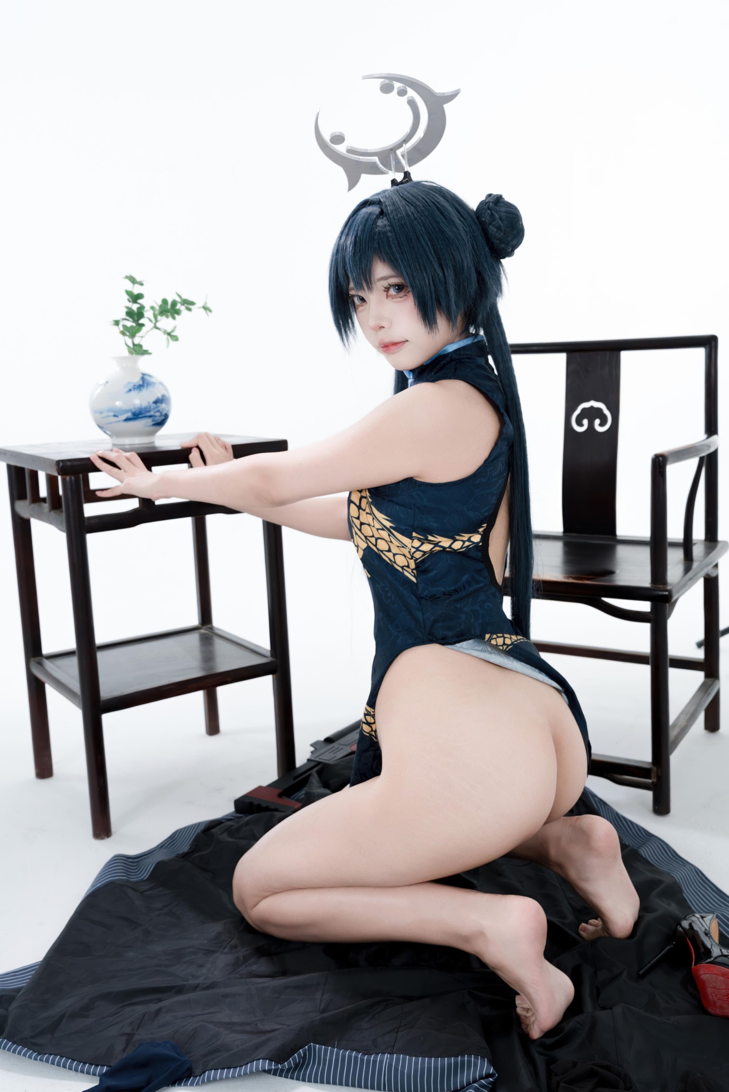 [cosplay] 君颜圆又圆 - 龙华妃咲: กี่เพ้าดำทอง ถุงน่องดำ อุปกรณ์ปืน ภาพเปิดเผยขนาดใหญ่ 153P3V