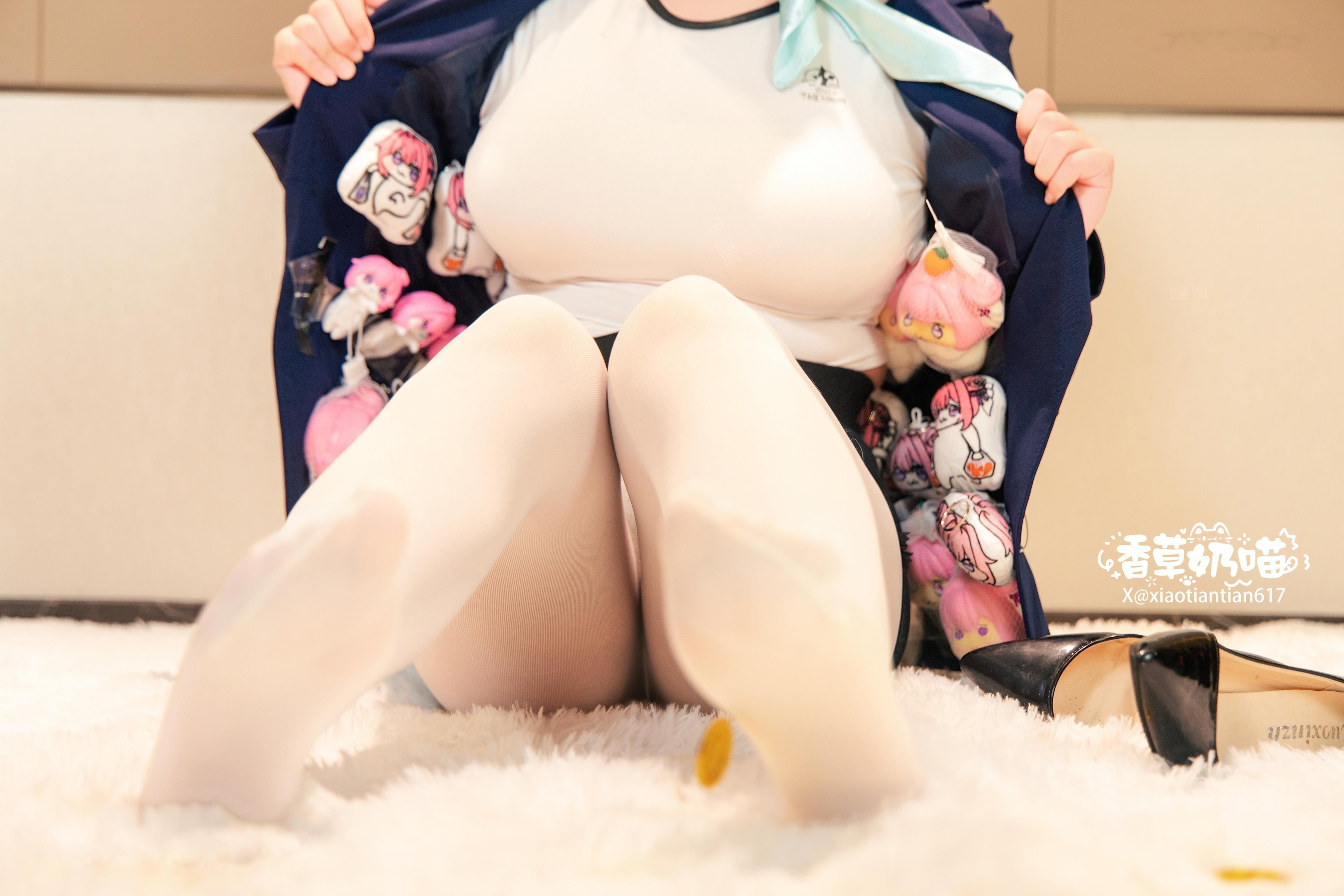 [cosplay] 香草奶喵 - Victory Goddess NIKKE Sora: ชุดแจ็กเก็ตสีดำ-น้ำเงิน ถุงน่องขาว หน้าอกใหญ่ สมจริง 136P22V