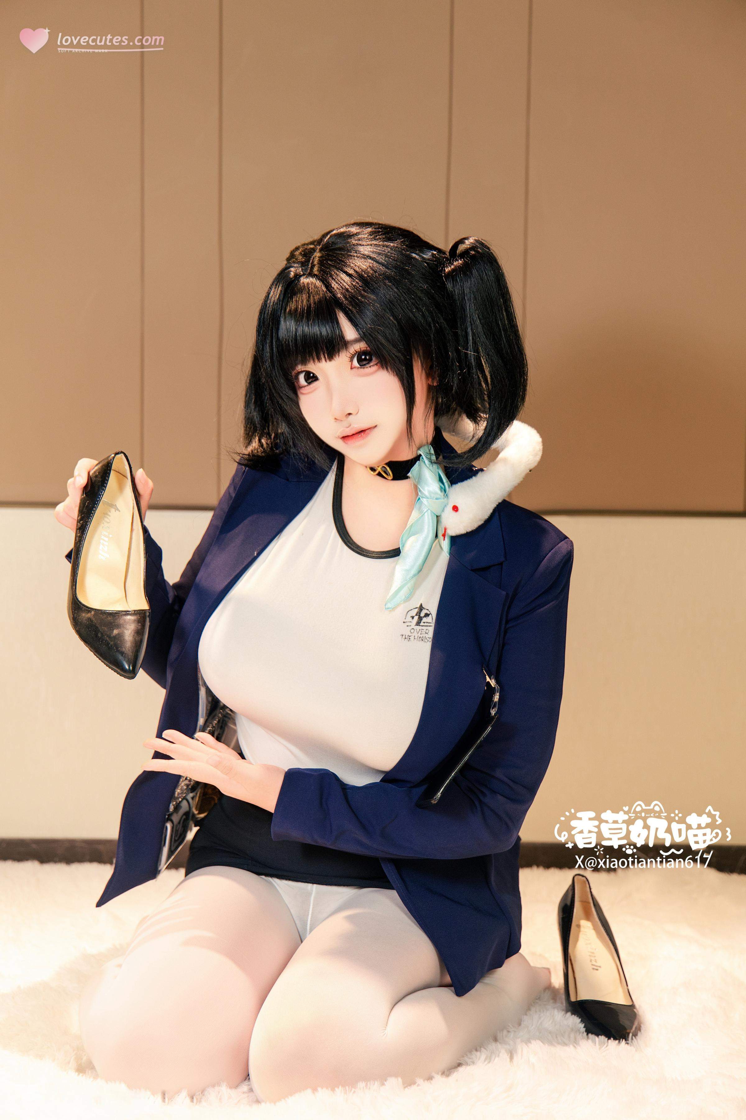 [cosplay] 香草奶喵 - 勝利の女神：NIKKE ソラ：黒青ジャケット、白ストッキング、巨乳再現 136P22V