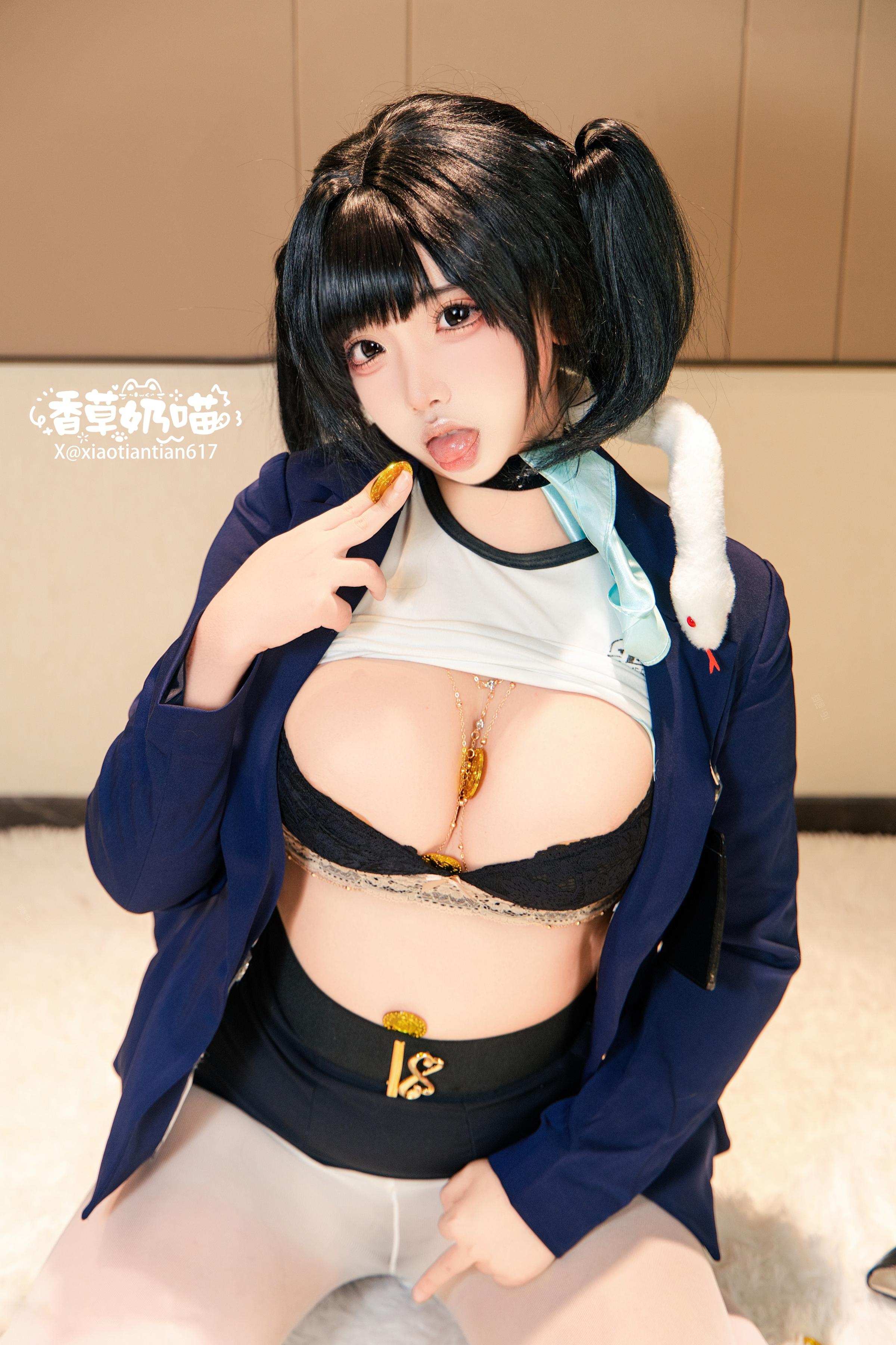 [cosplay] 香草奶喵 - 勝利の女神：NIKKE ソラ：黒青ジャケット、白ストッキング、巨乳再現 136P22V