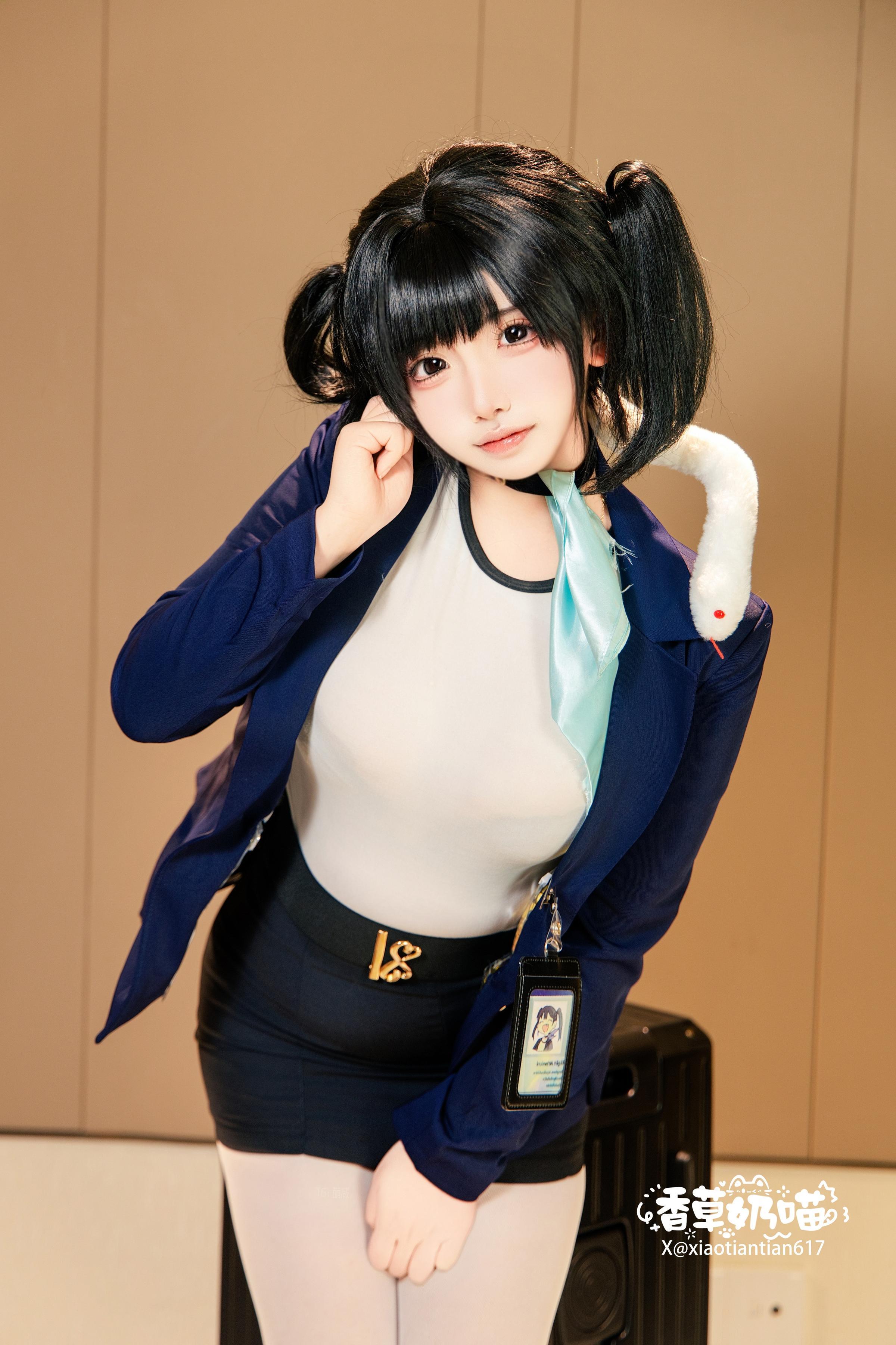 [cosplay] 香草奶喵 - 勝利の女神：NIKKE ソラ：黒青ジャケット、白ストッキング、巨乳再現 136P22V