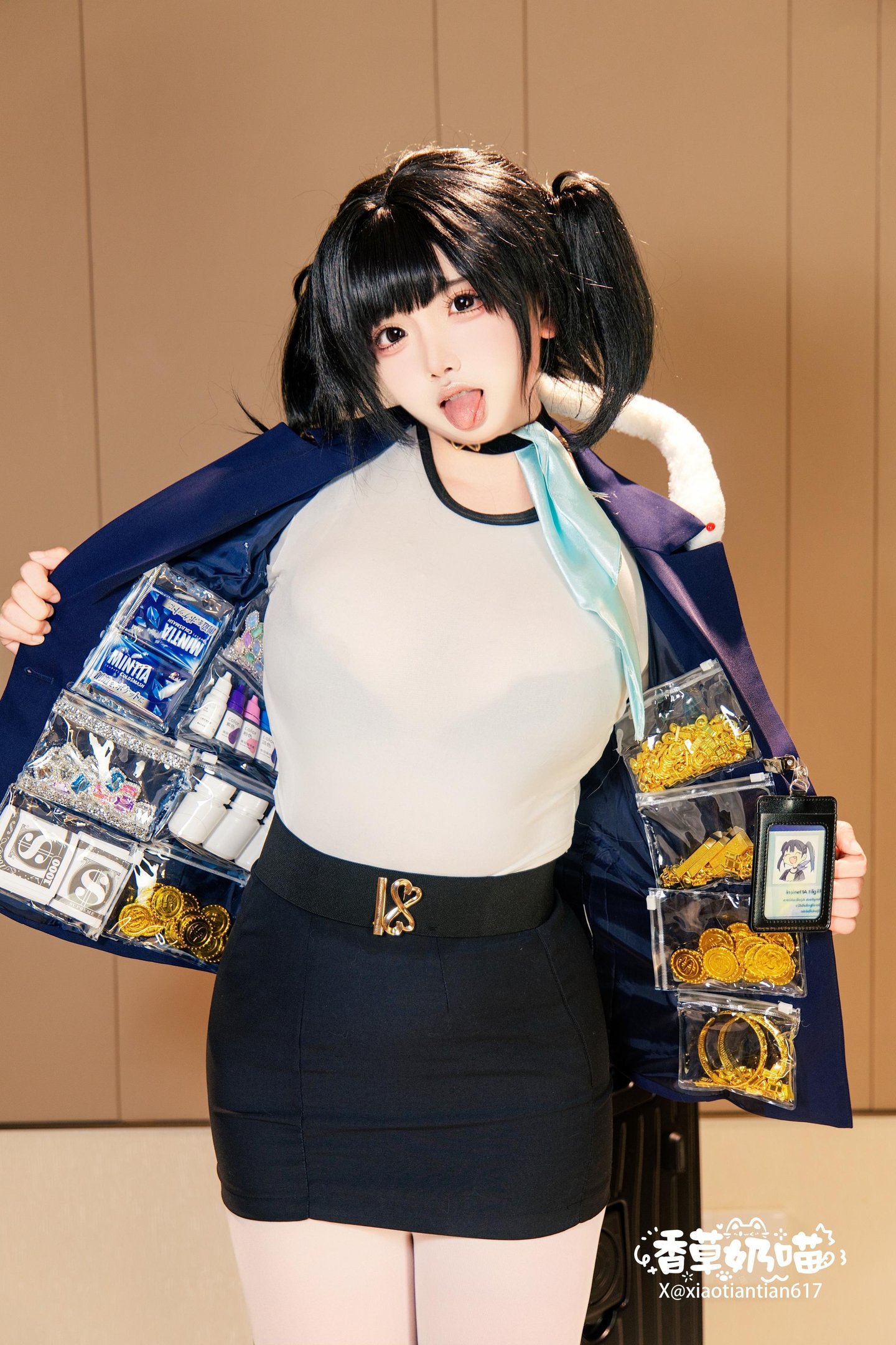 [cosplay] 香草奶喵 - 勝利の女神：NIKKE ソラ：黒青ジャケット、白ストッキング、巨乳再現 136P22V
