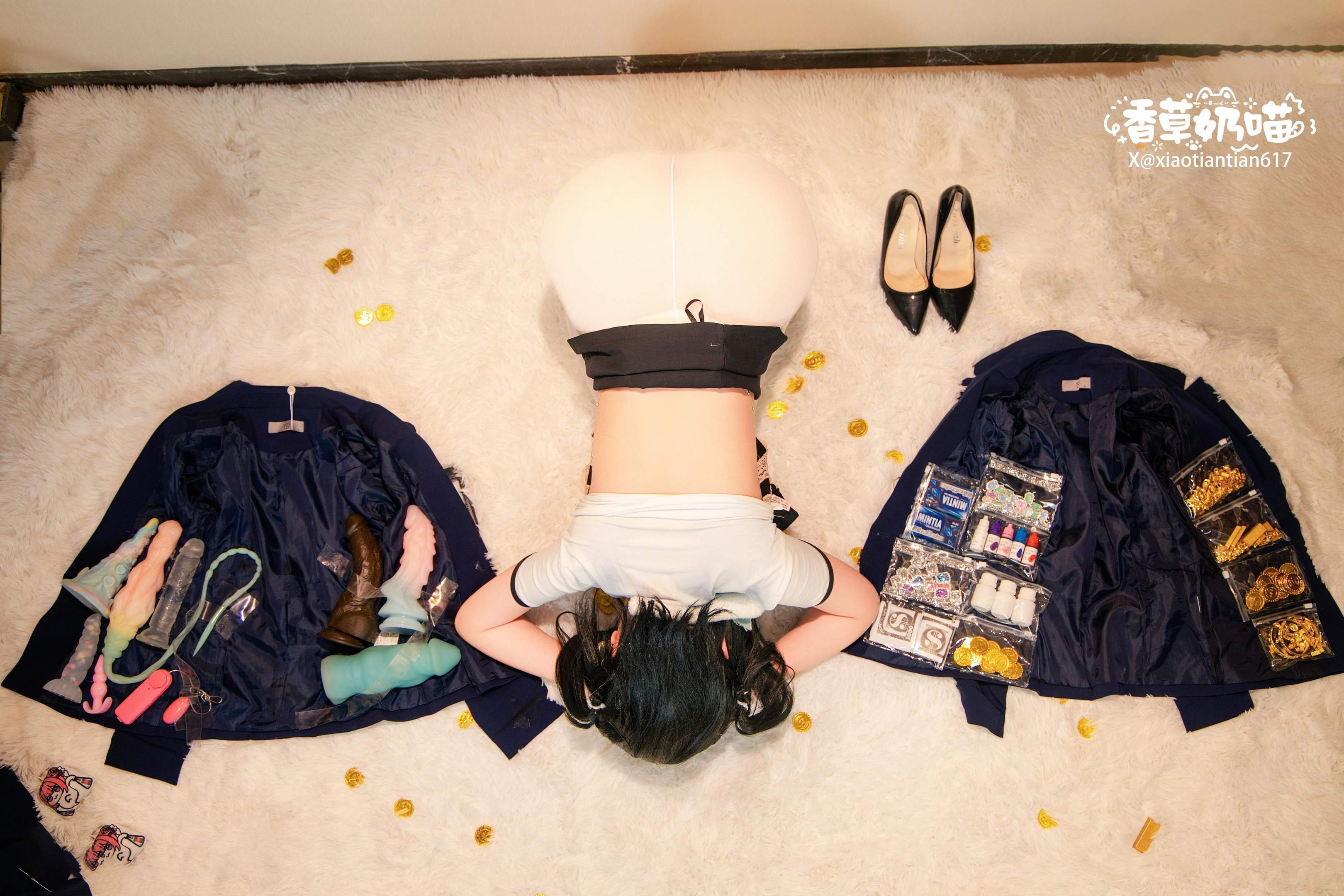 [cosplay] 香草奶喵 - Nữ thần chiến thắng: NIKKE Soda: áo khoác đen xanh, tất trắng, vòng một lớn tái hiện 136P22V
