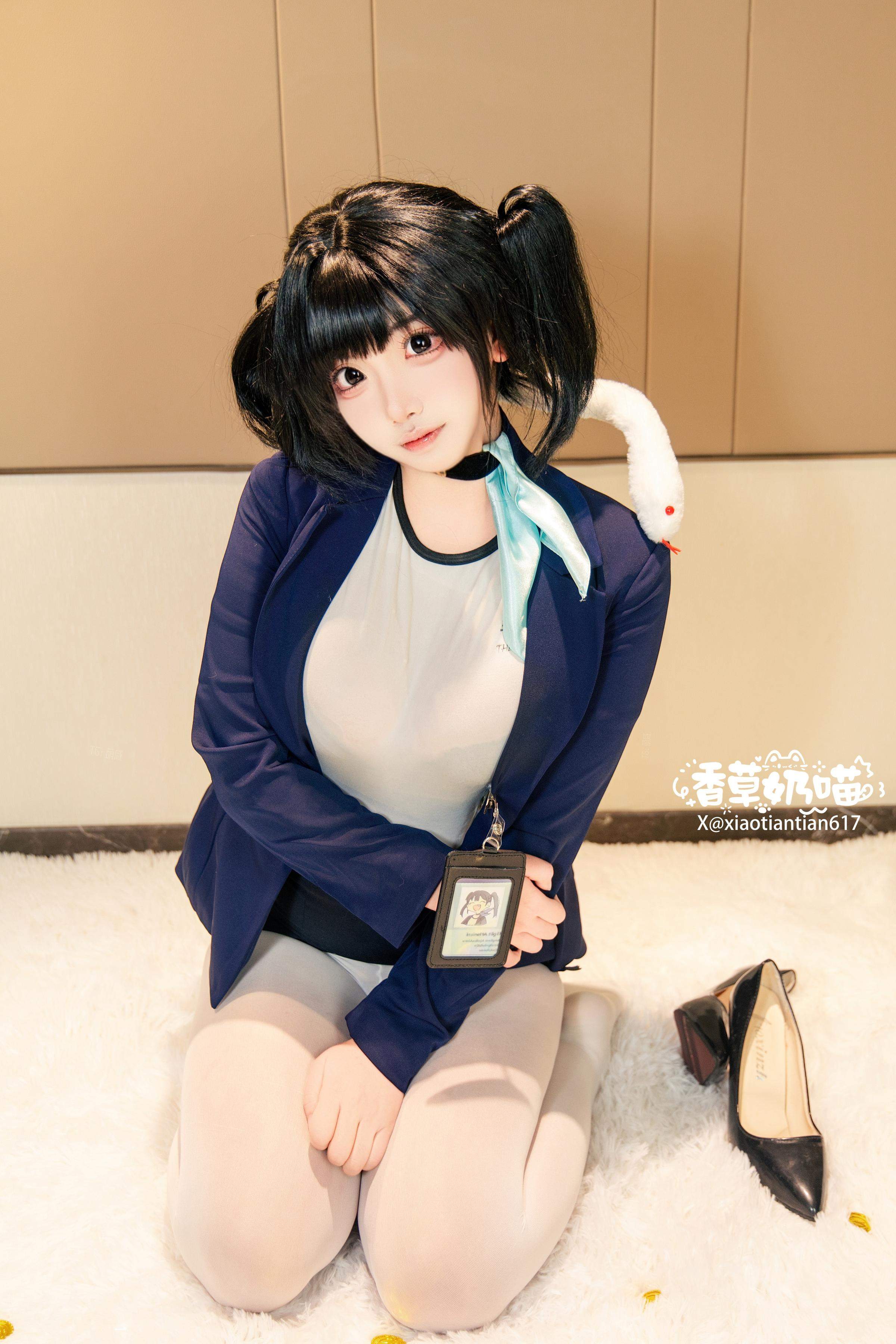 [cosplay] Vanilla Milk Cat - Goddess of Victory: NIKKE Soda: black and blue jacket, white stockings, large bust recreation 136P22V