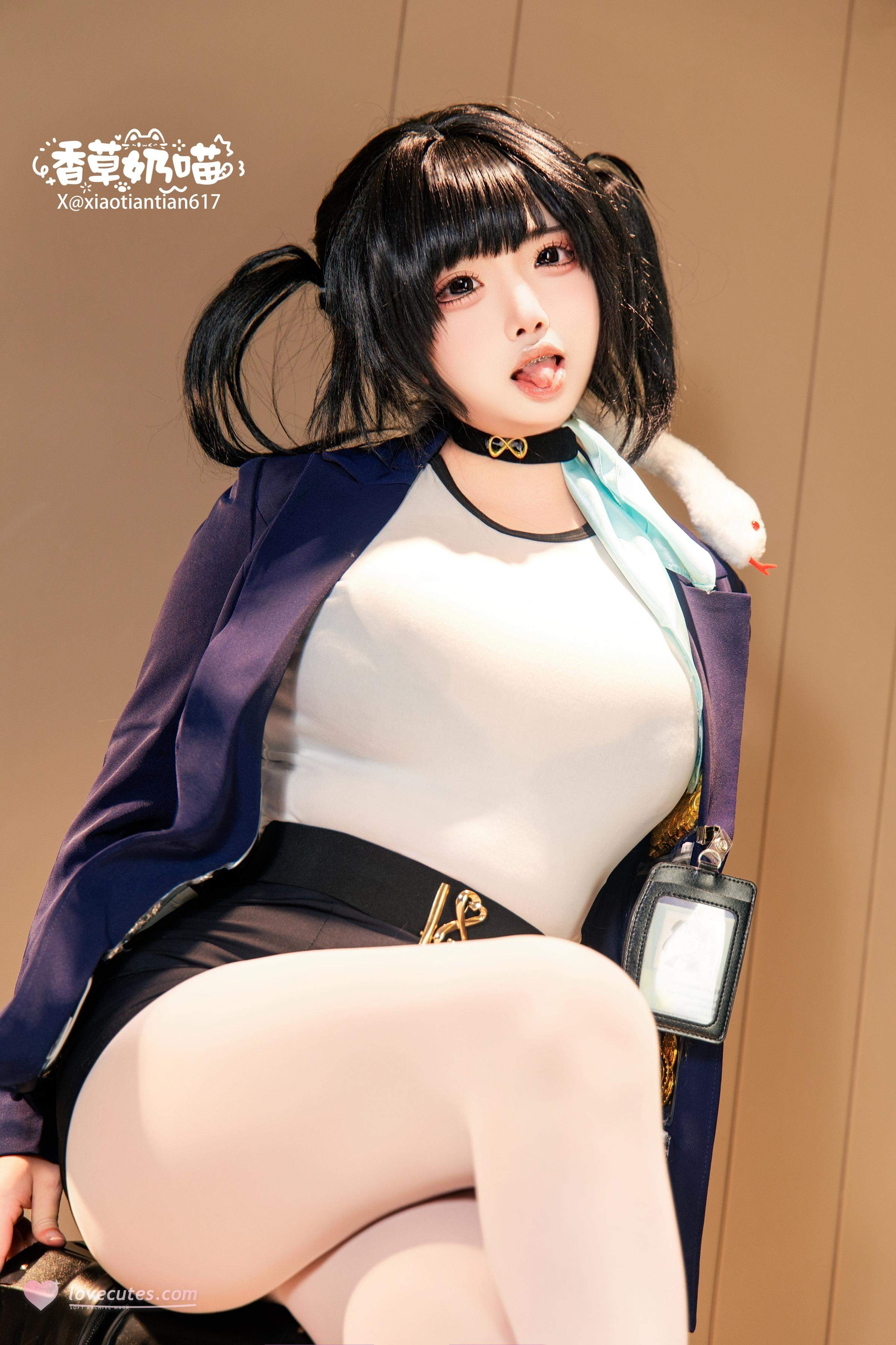 [cosplay] Vanilla Milk Cat - Goddess of Victory: NIKKE Soda: black and blue jacket, white stockings, large bust recreation 136P22V