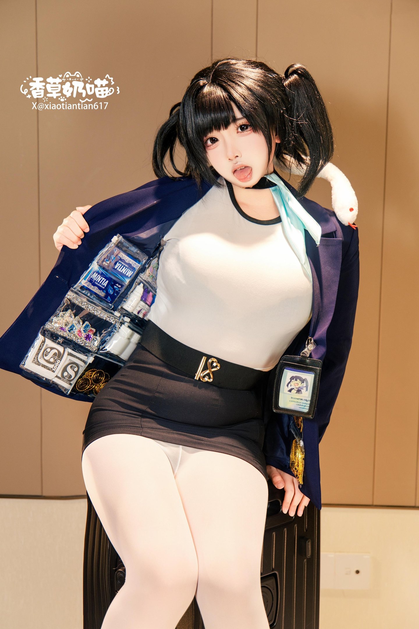 [cosplay] 香草奶喵 - 勝利女神 妮姬 索拉：黑藍外套白絲巨乳還原 136P22V