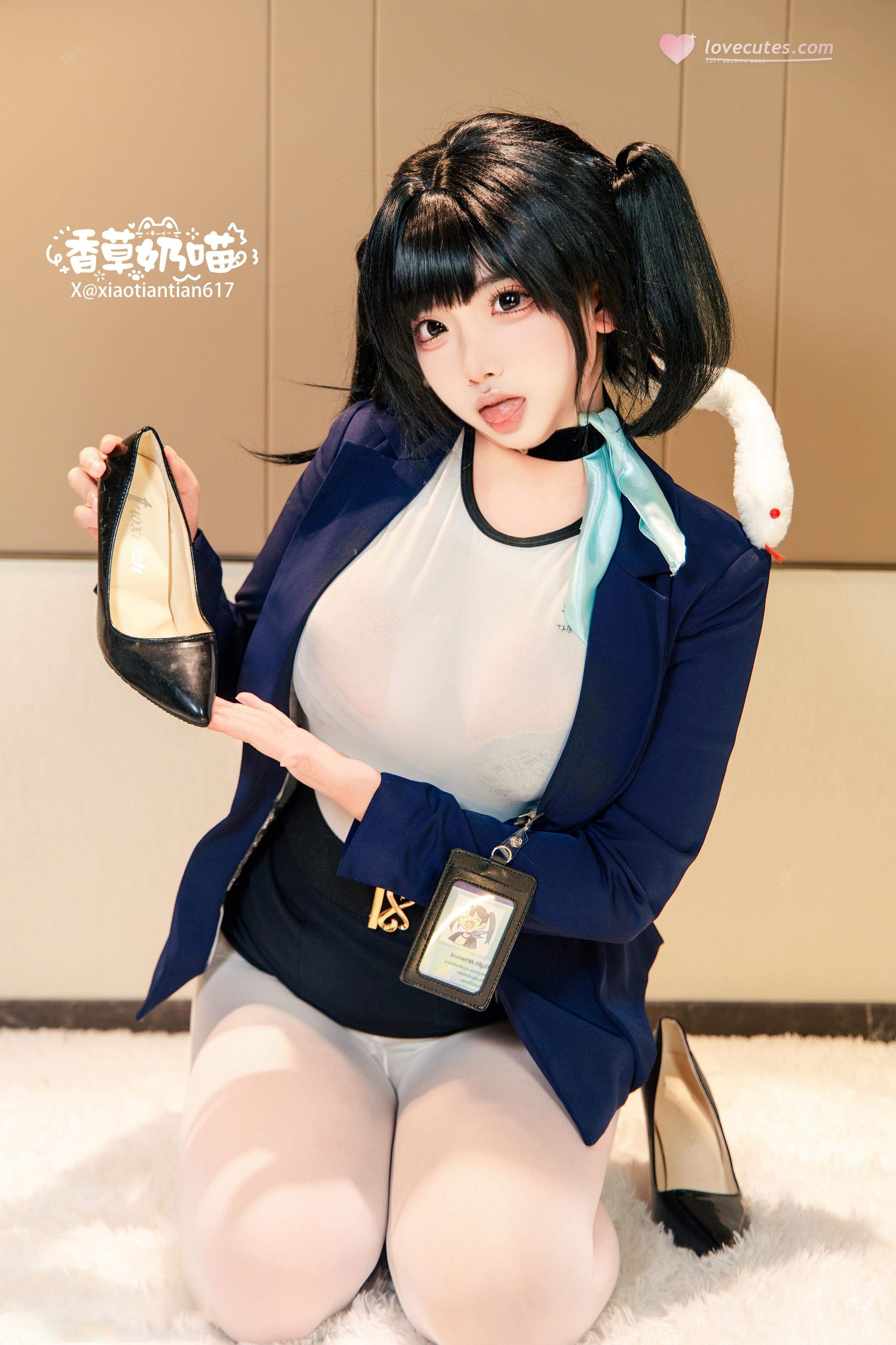 [cosplay] 香草奶喵 - 勝利女神 妮姬 索拉：黑藍外套白絲巨乳還原 136P22V