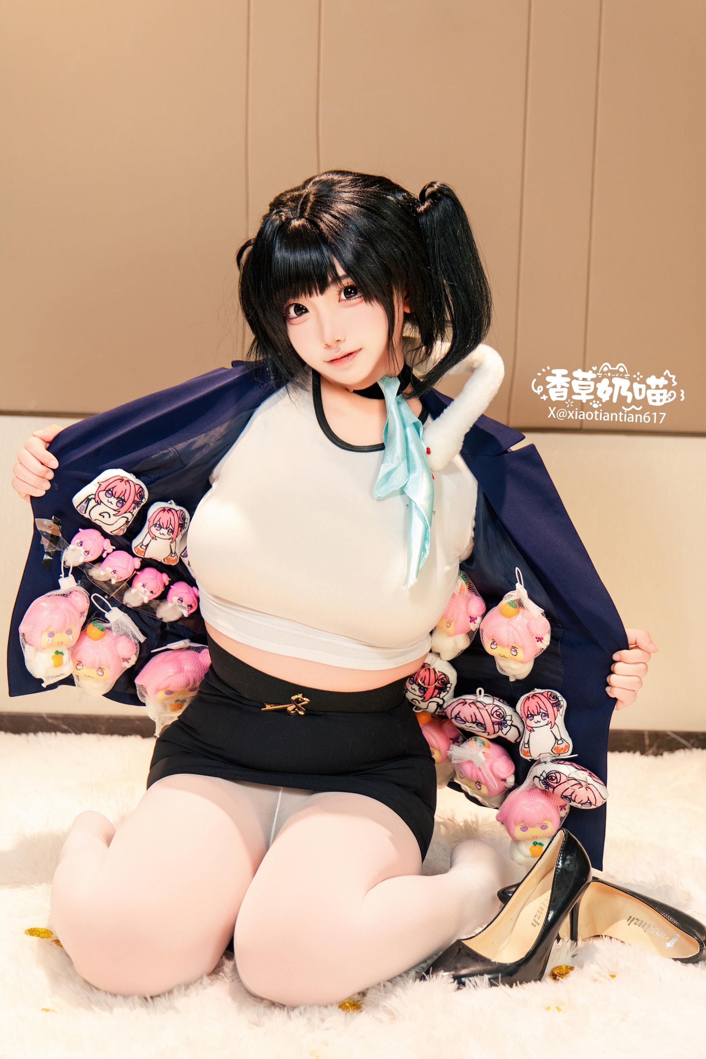 [cosplay] 香草奶喵 - 勝利女神 妮姬 索拉：黑藍外套白絲巨乳還原 136P22V