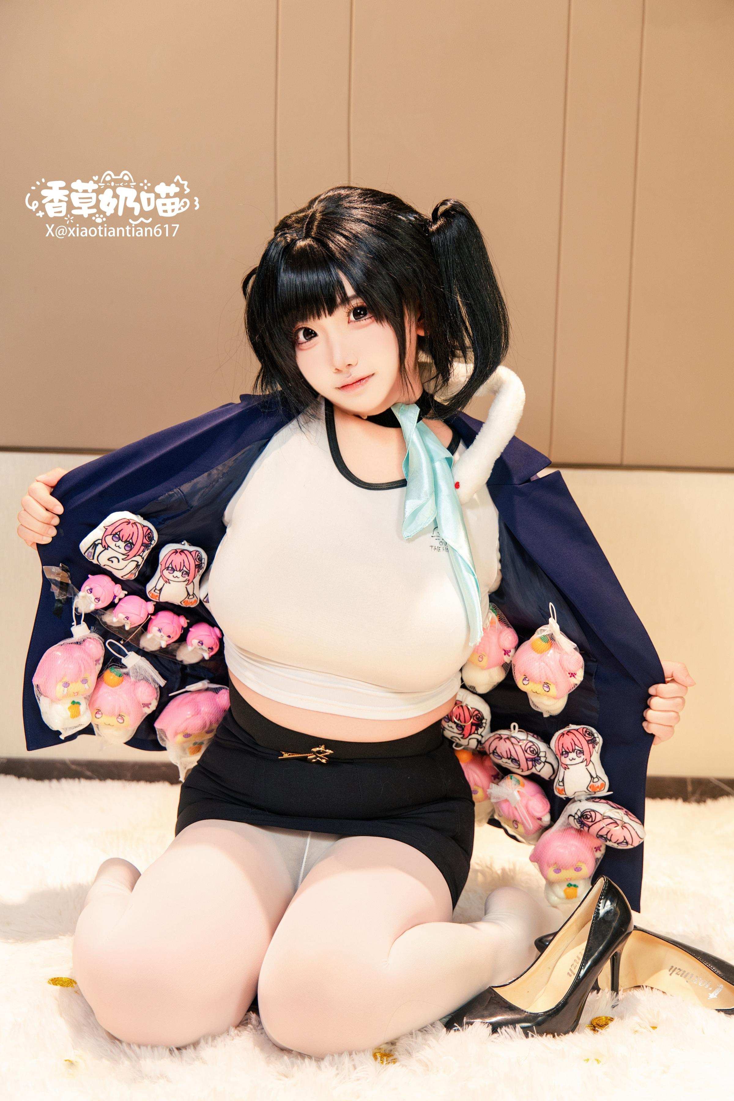 [cosplay] 香草奶喵 - 勝利女神 妮姬 索拉：黑藍外套白絲巨乳還原 136P22V