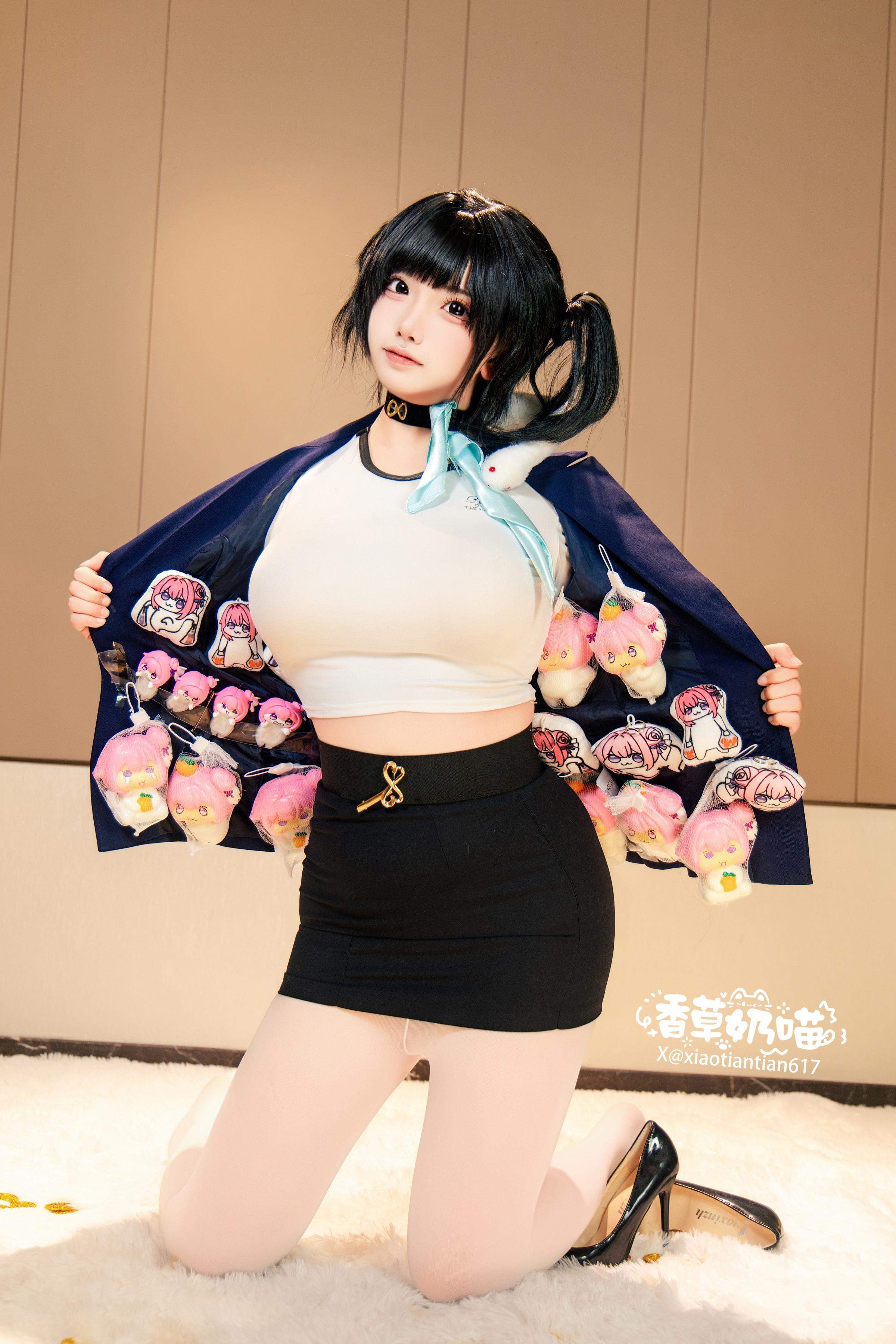 [cosplay] 香草奶喵 - 勝利女神 妮姬 索拉：黑藍外套白絲巨乳還原 136P22V