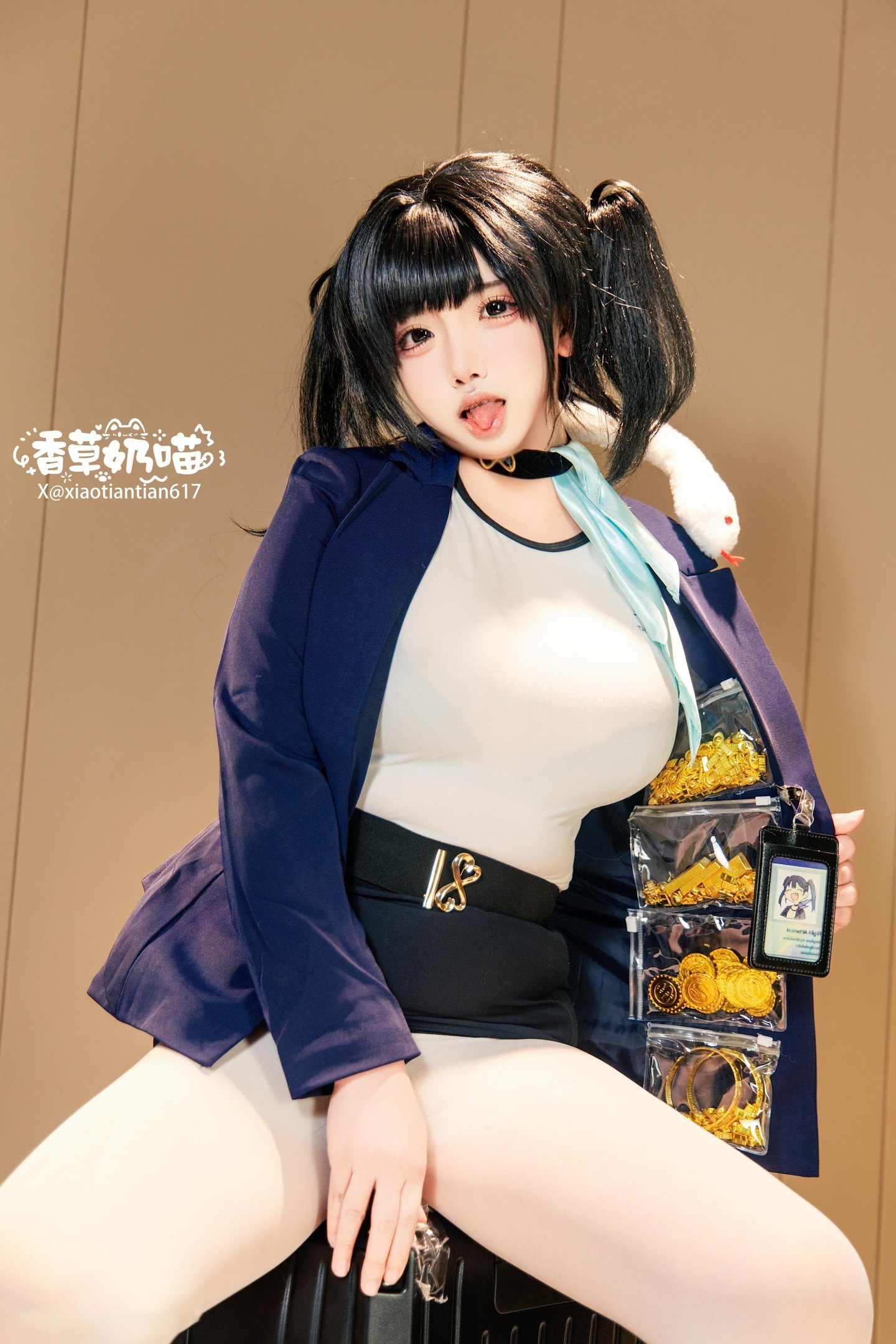 [cosplay] Vanilla Milk Cat - Goddess of Victory: NIKKE Soda: black and blue jacket, white stockings, large bust recreation 136P22V