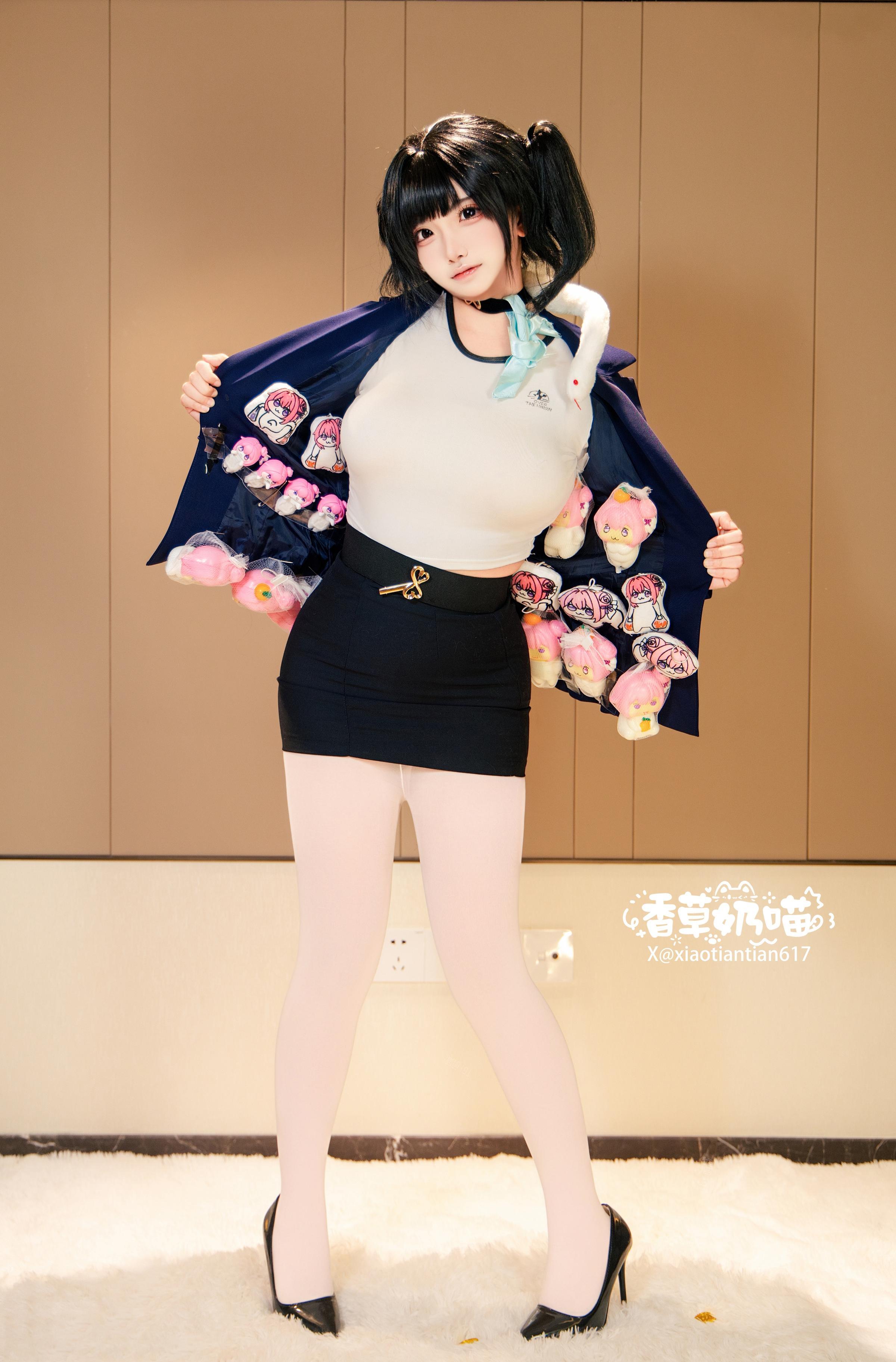 [cosplay] Vanilla Milk Cat - Goddess of Victory: NIKKE Soda: black and blue jacket, white stockings, large bust recreation 136P22V
