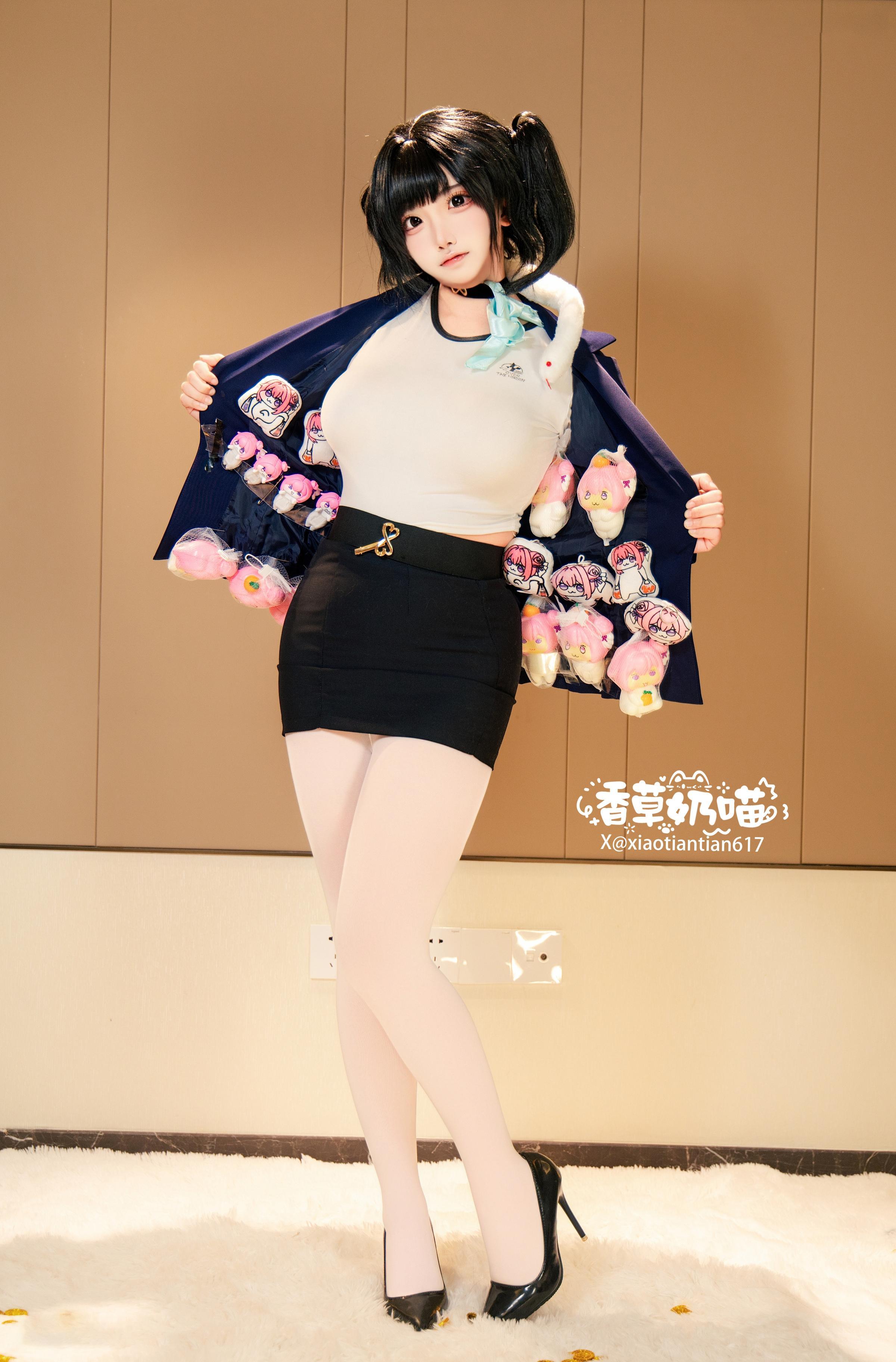 [cosplay] Vanilla Milk Cat - Goddess of Victory: NIKKE Soda: black and blue jacket, white stockings, large bust recreation 136P22V