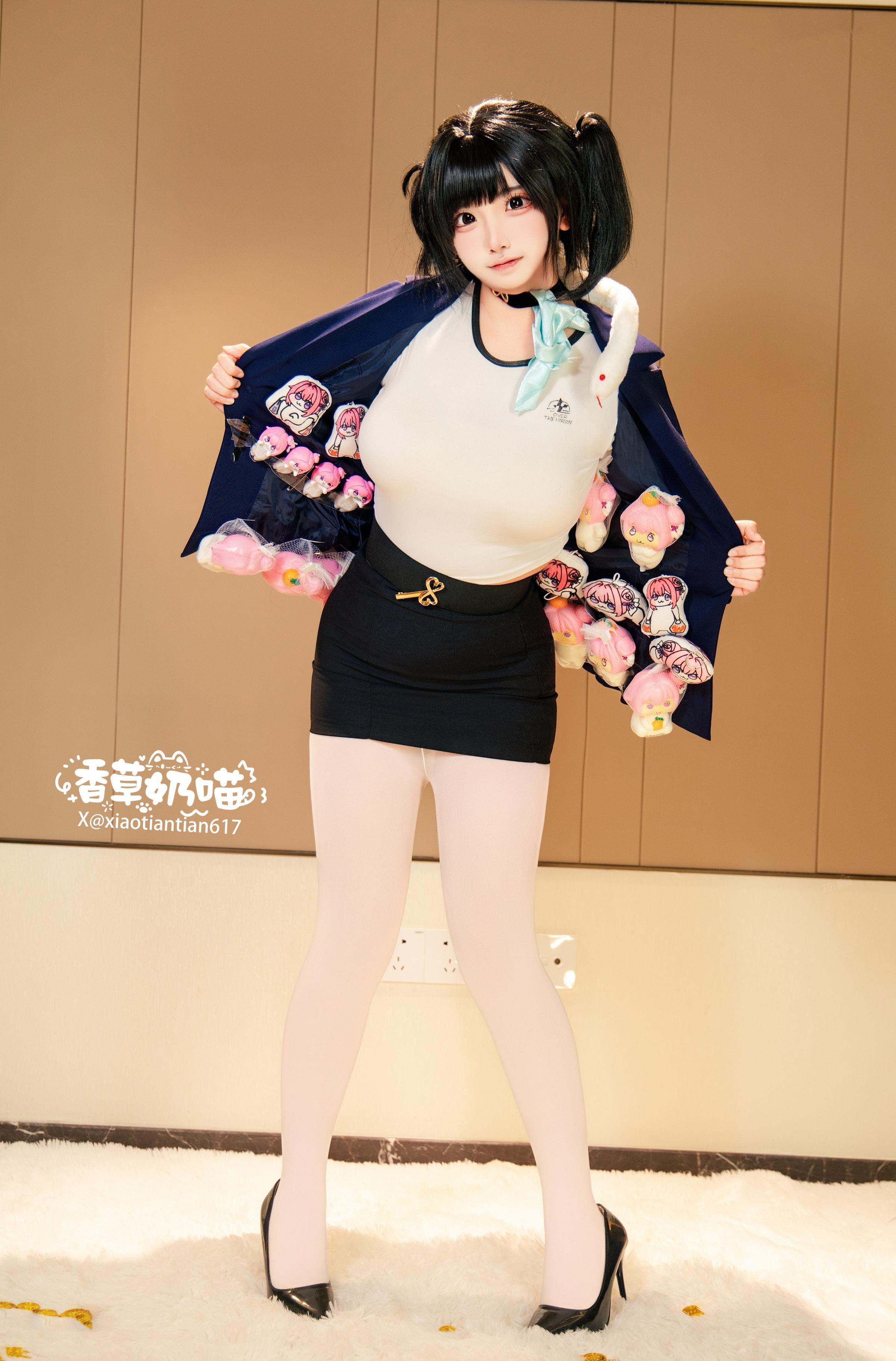 [cosplay] Vanilla Milk Cat - Goddess of Victory: NIKKE Soda: black and blue jacket, white stockings, large bust recreation 136P22V