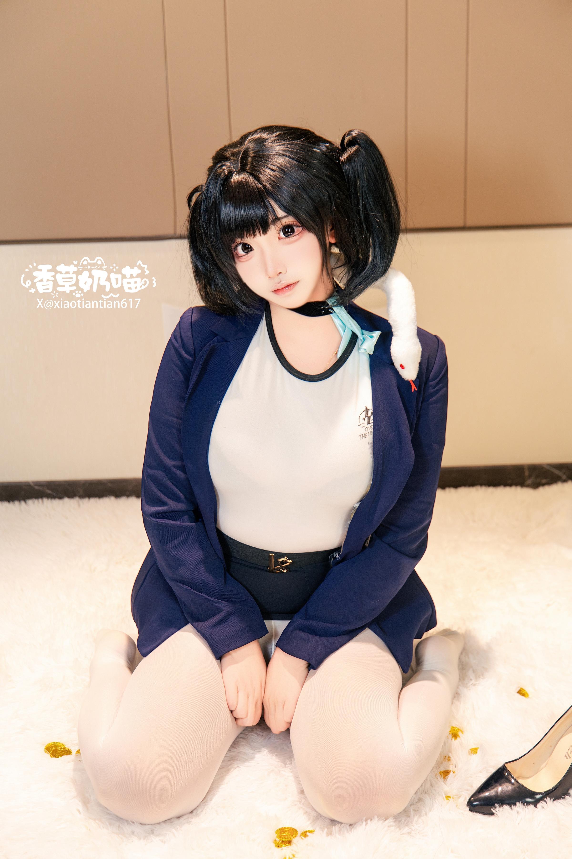 [cosplay] 香草奶喵 - Victory Goddess NIKKE Sora: ชุดแจ็กเก็ตสีดำ-น้ำเงิน ถุงน่องขาว หน้าอกใหญ่ สมจริง 136P22V