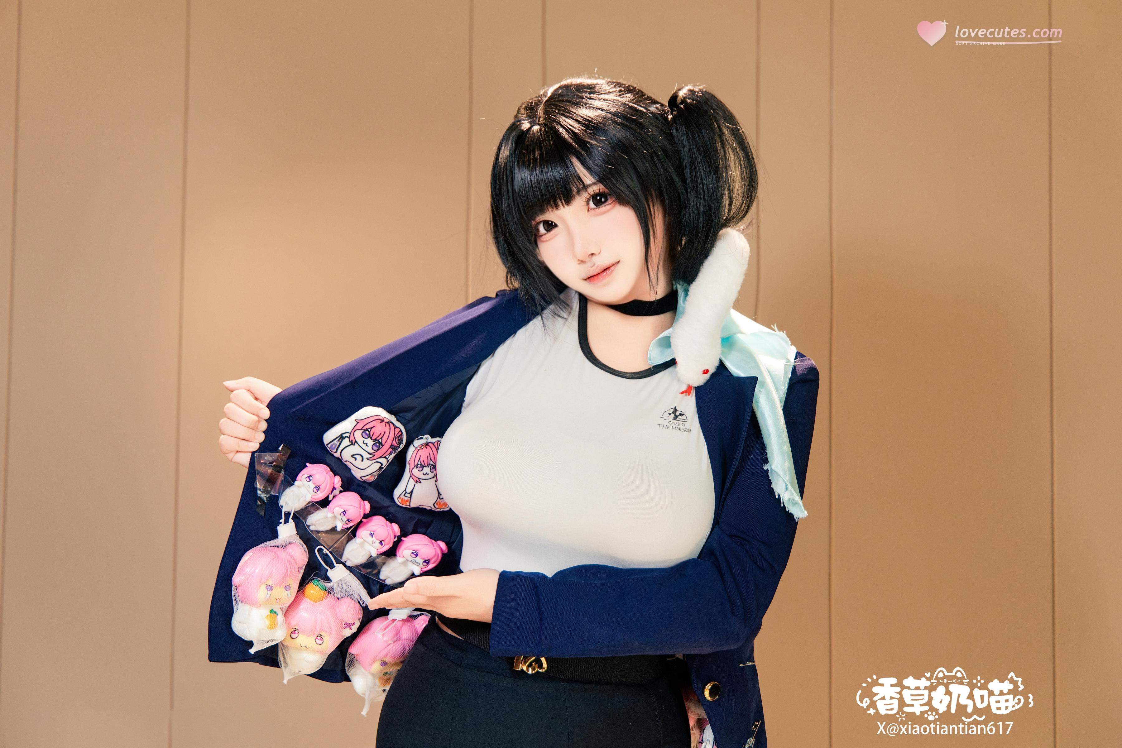 [cosplay] 香草奶喵 - Victory Goddess NIKKE Sora: ชุดแจ็กเก็ตสีดำ-น้ำเงิน ถุงน่องขาว หน้าอกใหญ่ สมจริง 136P22V
