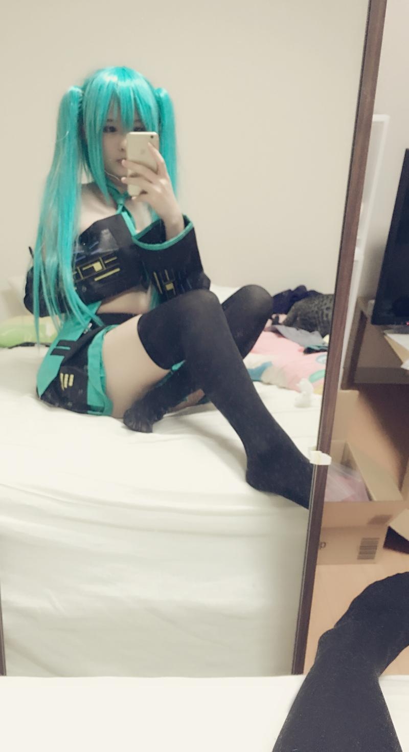 [cosplay] 습대대 - 하츠네 미쿠: 청록색 트윈테일 노출 블랙 스타킹 유혹 31P2V