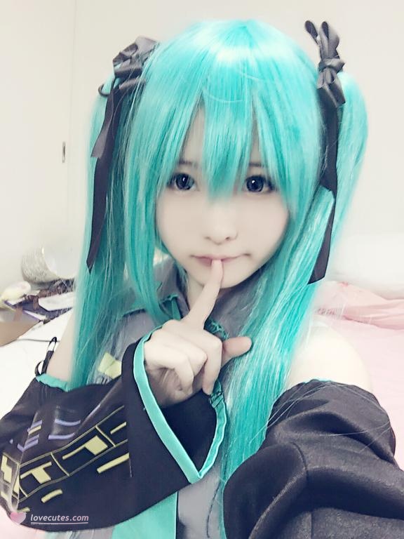 [cosplay] 习呆呆 - 初音未来：ทวินเทลสีน้ำเงินเขียวโชว์จุดเสียวถุงน่องดำยั่วยวน 31P2V