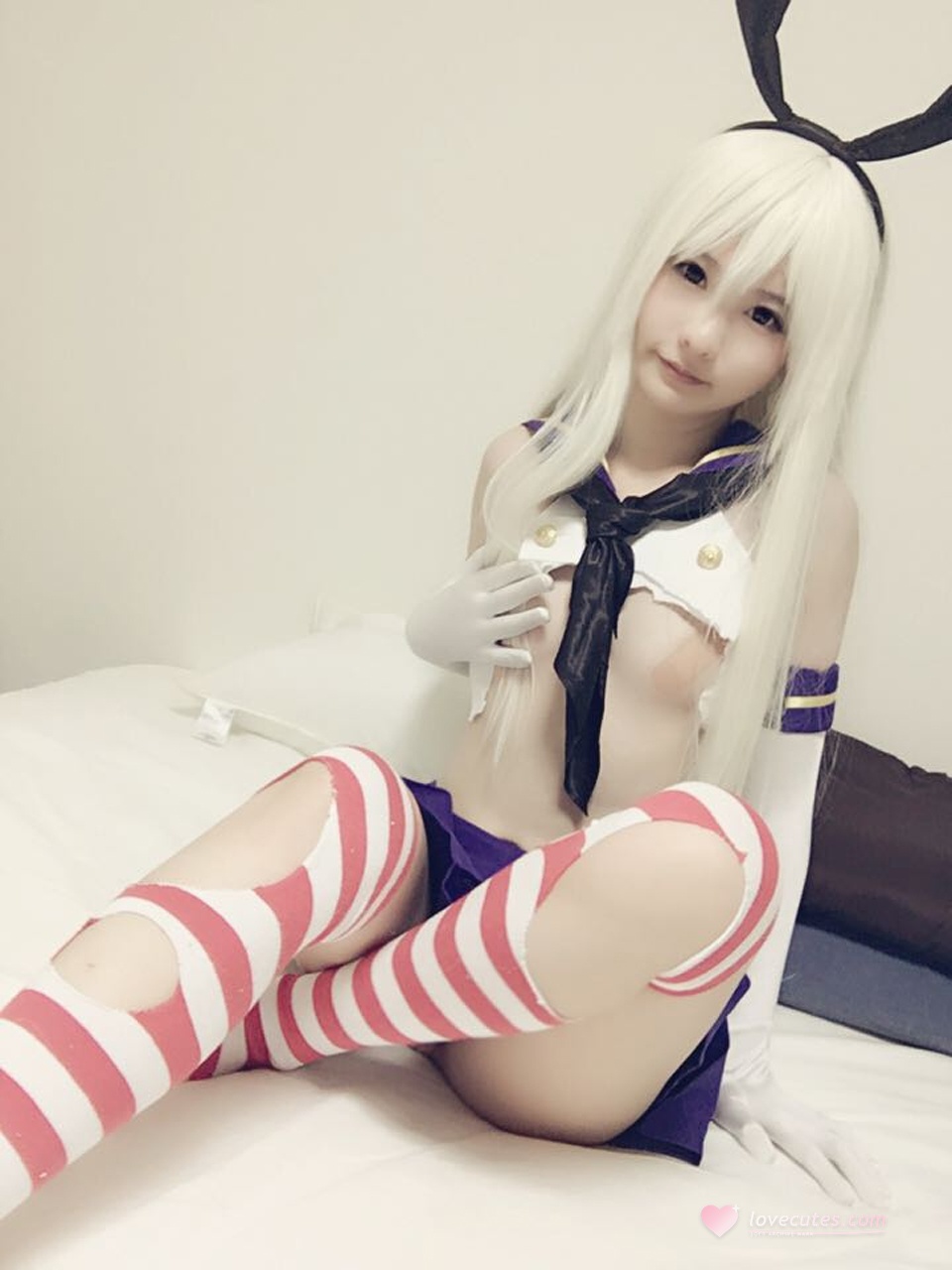 [cosplay] 习呆呆 - 시마카제：빨간색·흰색 줄무늬 양말 노출 포인트 미녀 다리 재현 42P2V