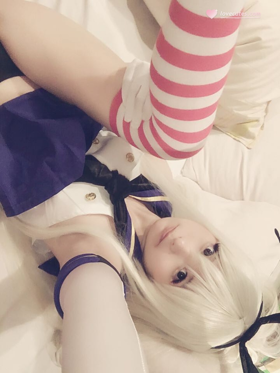 [cosplay] 习呆呆 - 岛风：红白条纹袜露点美腿还原 42P2V