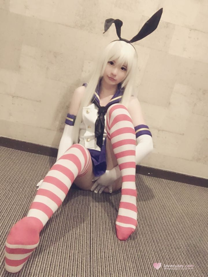 [cosplay] 习呆呆 - Shima-kaze: ถุงเท้าลายทางสีแดงขาว เผยเรียวขาและจุดสัมผัส 42P2V