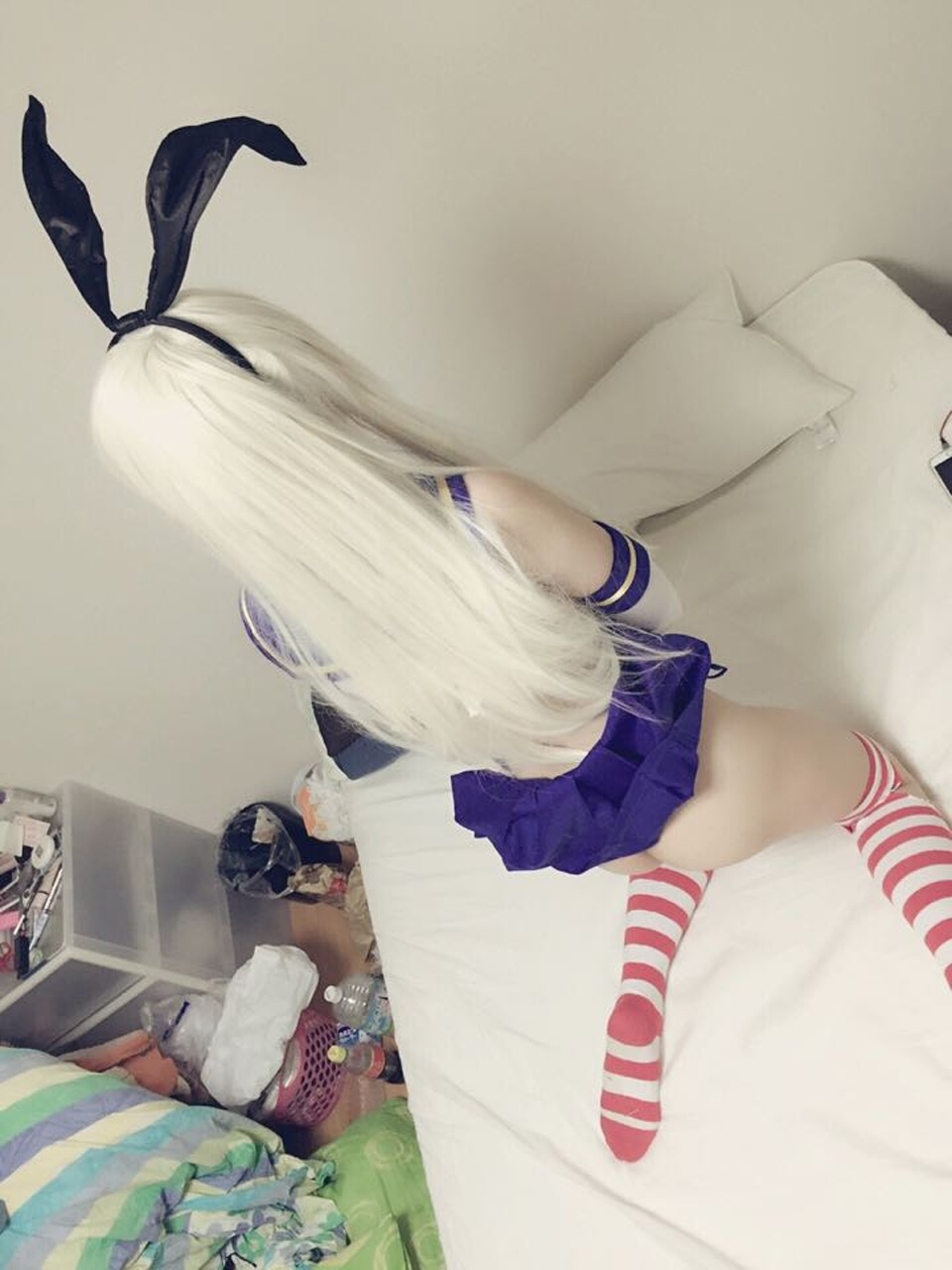 [cosplay] 习呆呆 - 岛风：红白条纹袜露点美腿还原 42P2V