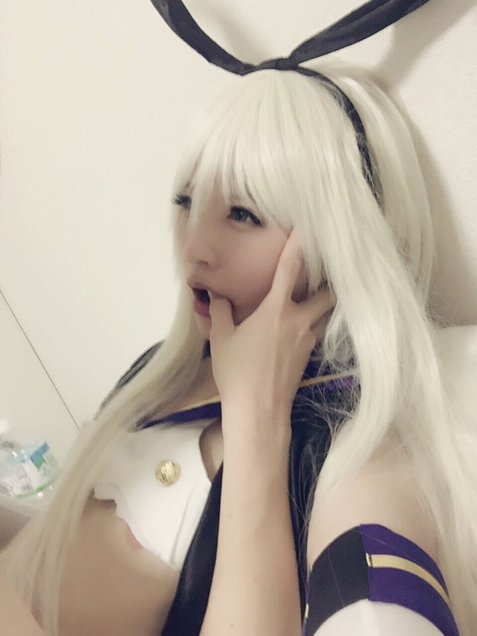[cosplay] 习呆呆 - Shimakaze: tái hiện đôi chân đẹp với tất sọc đỏ trắng và lộ điểm 42P2V
